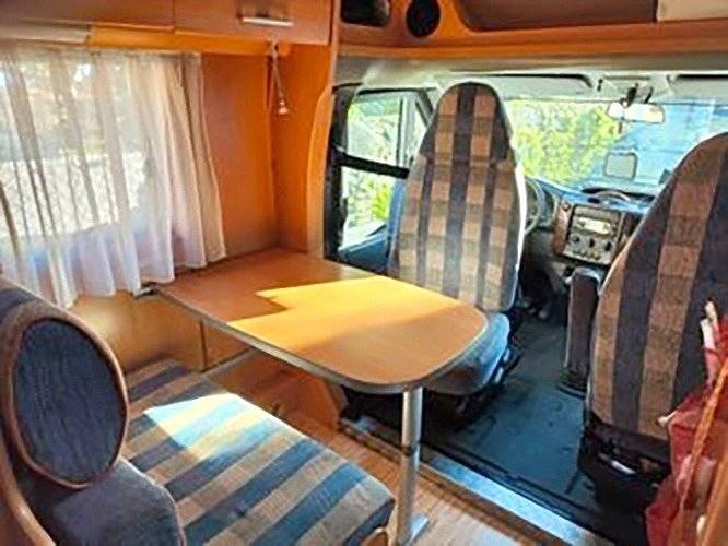 Comedor Ford Transit - Yescapa