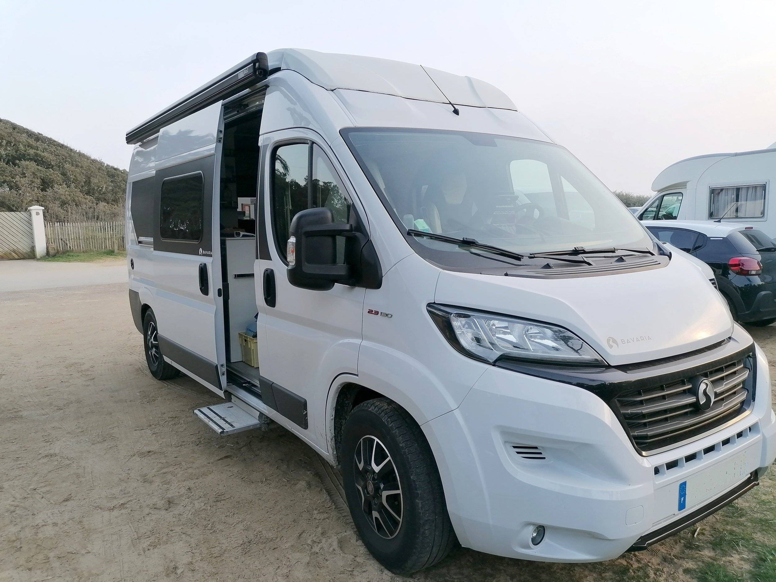 Front view from 3/4 Citroën - Yescapa