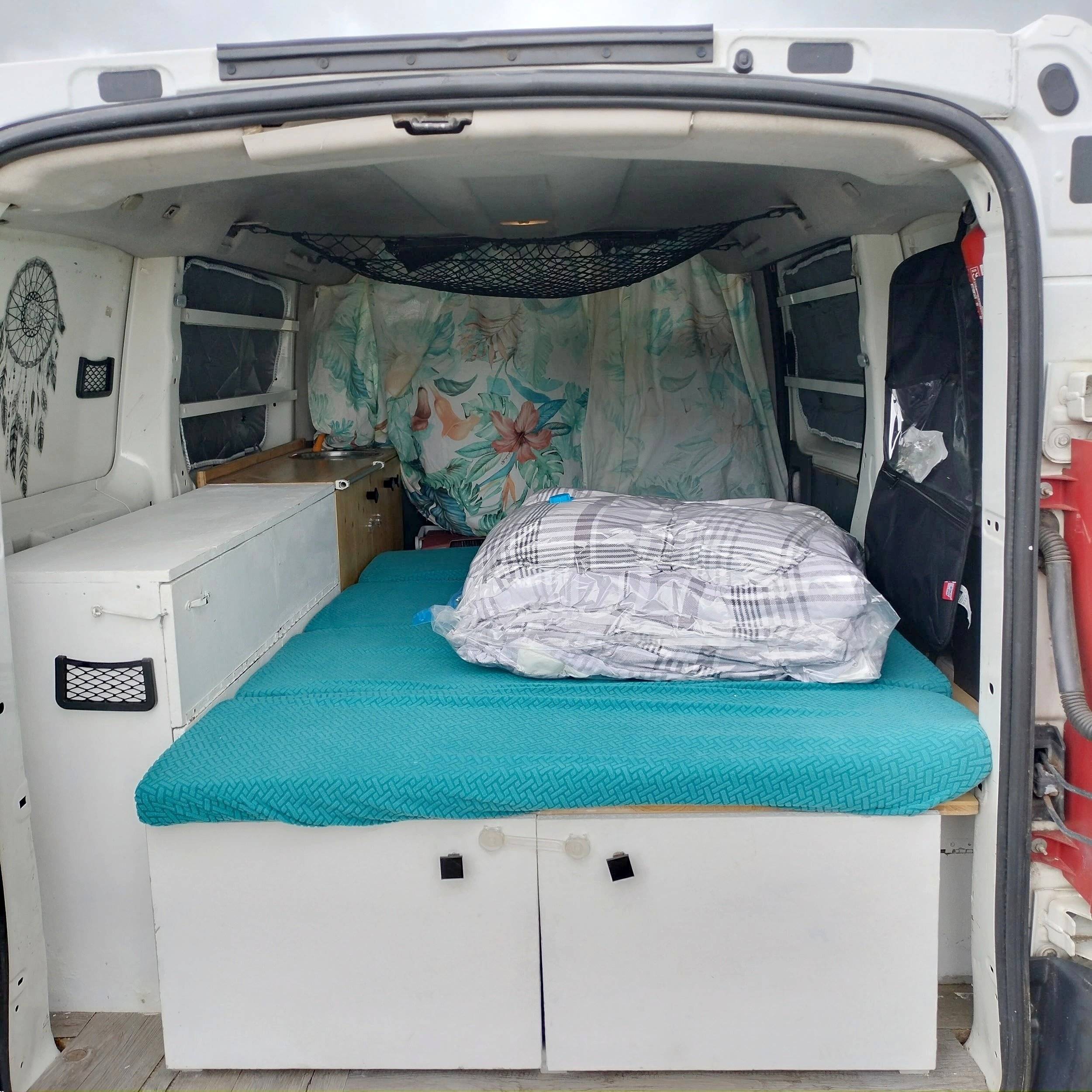 Berth Citroën Jumpy - Yescapa