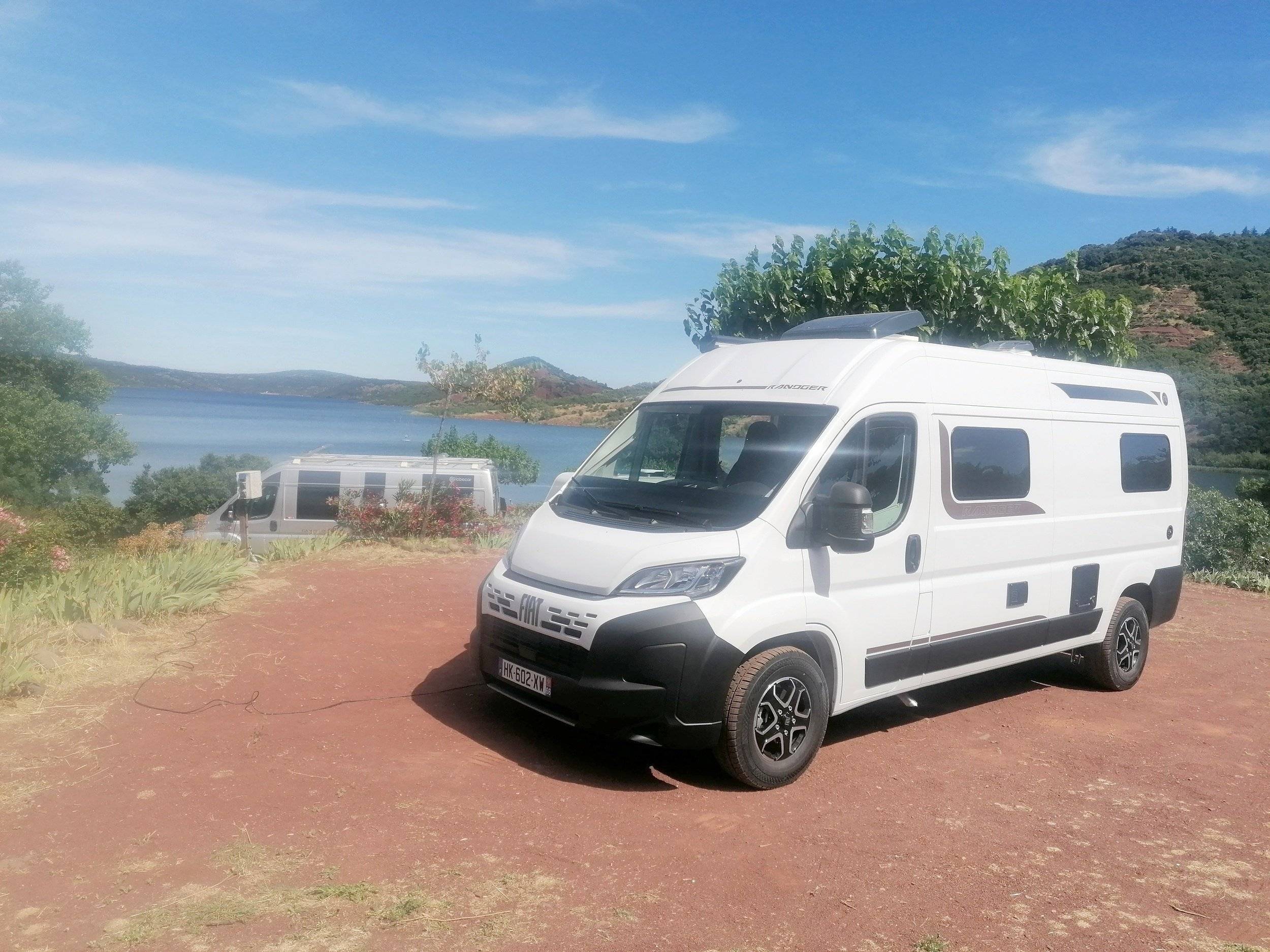 Vista del vehicle angle davanter Fiat Ducato 2,3 l 148 ch - Yescapa