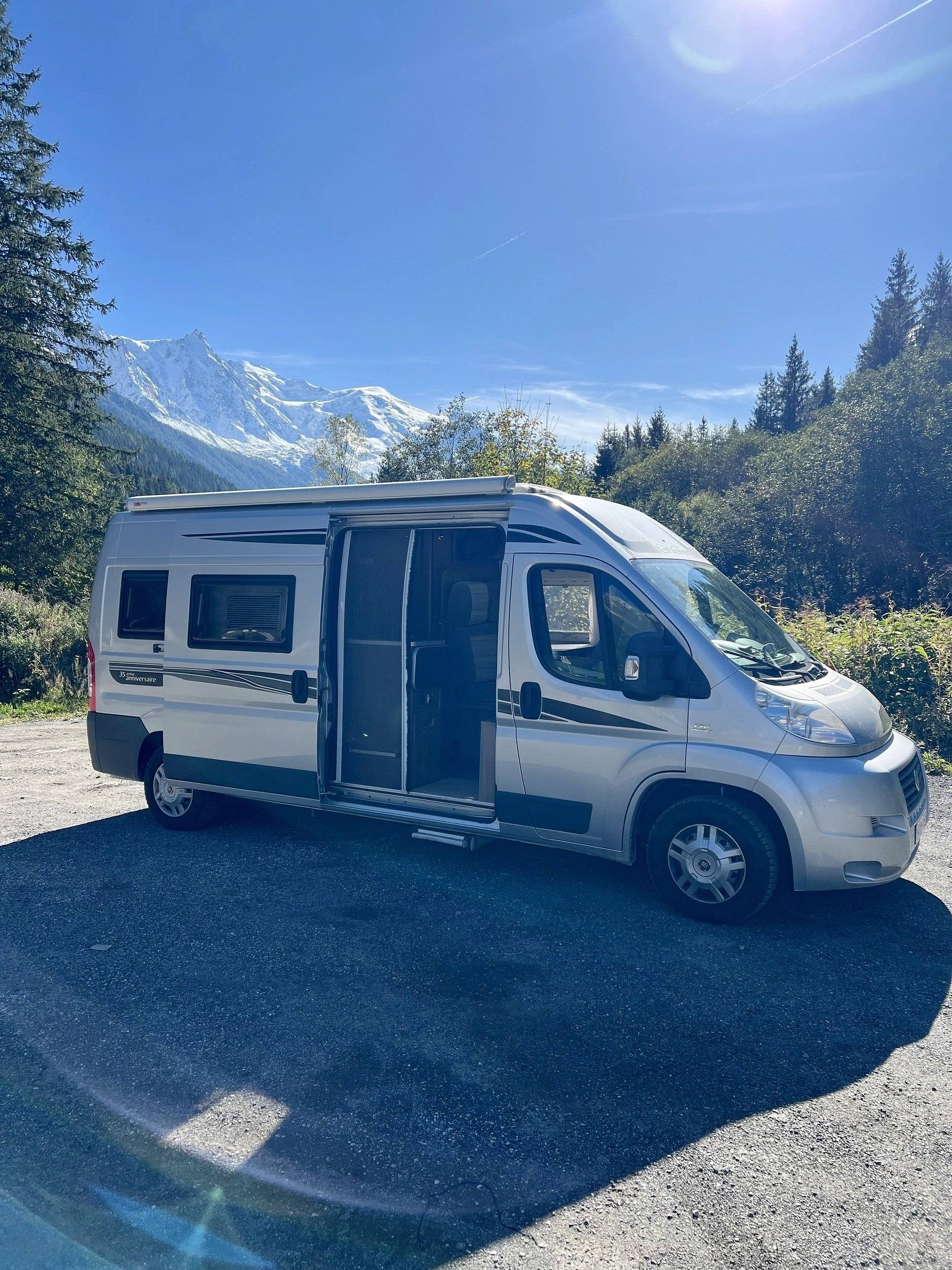 Vue avant de 3/4 Fiat Fiat Multijet 2   2,3 L   150 CV - Yescapa