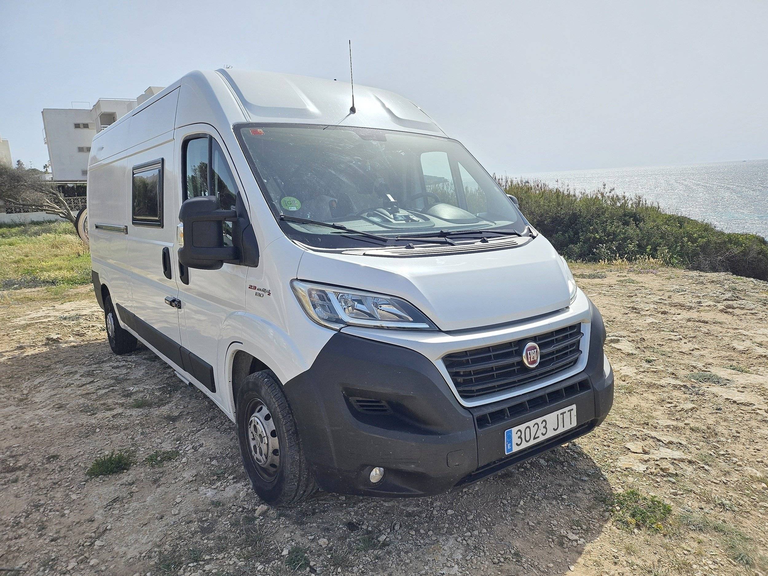 Front view from 3/4 Fiat FIAT Ducato 2,3 multijet 2 130 - Yescapa
