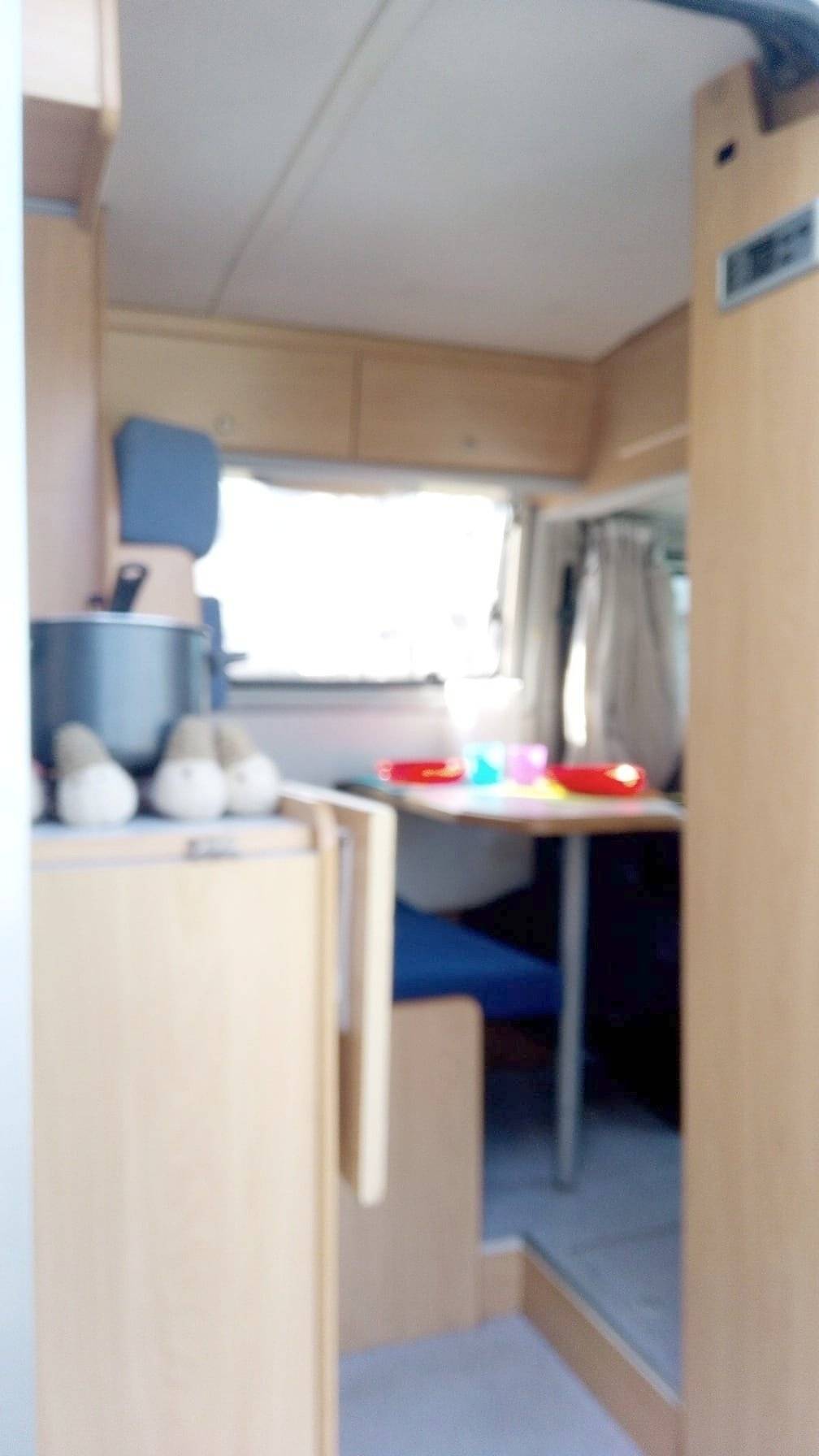 Dining Area Fiat Ducato 2,8 l 115 ch/Al-Ko - Yescapa