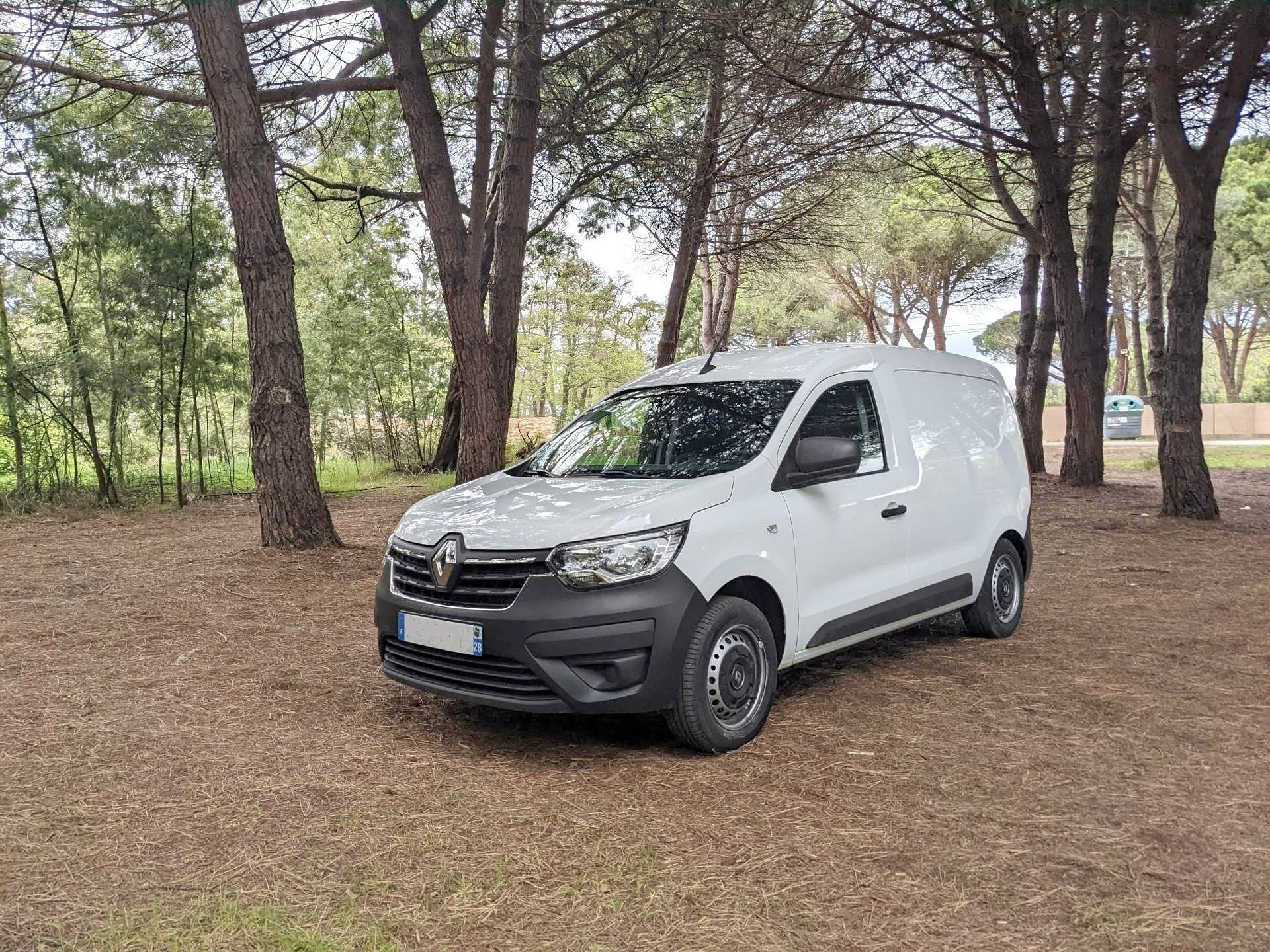 Vue avant de 3/4 Renault - Yescapa