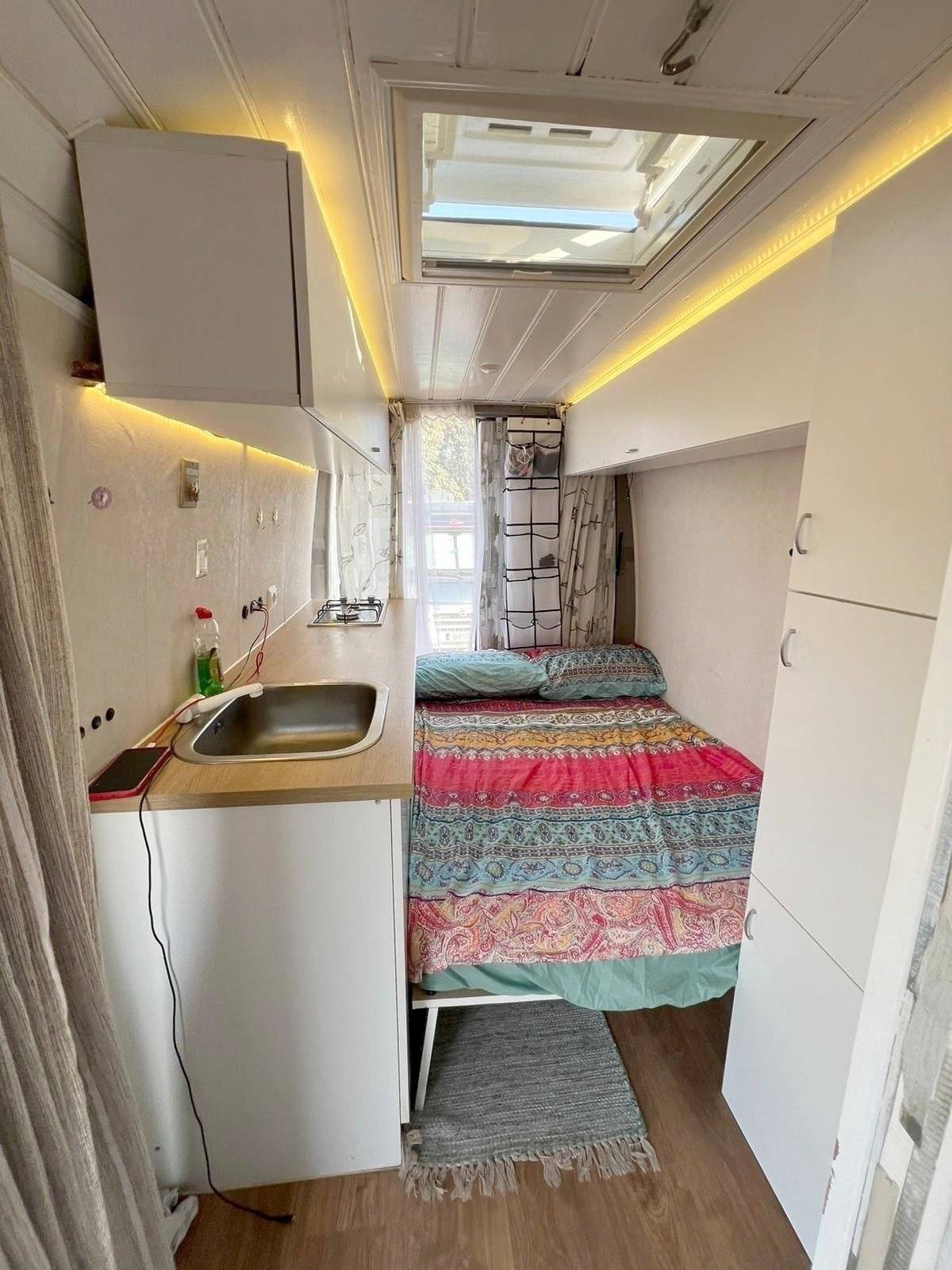 Couchages Mercedes Sprinter 2,2 l 129 ch - Yescapa