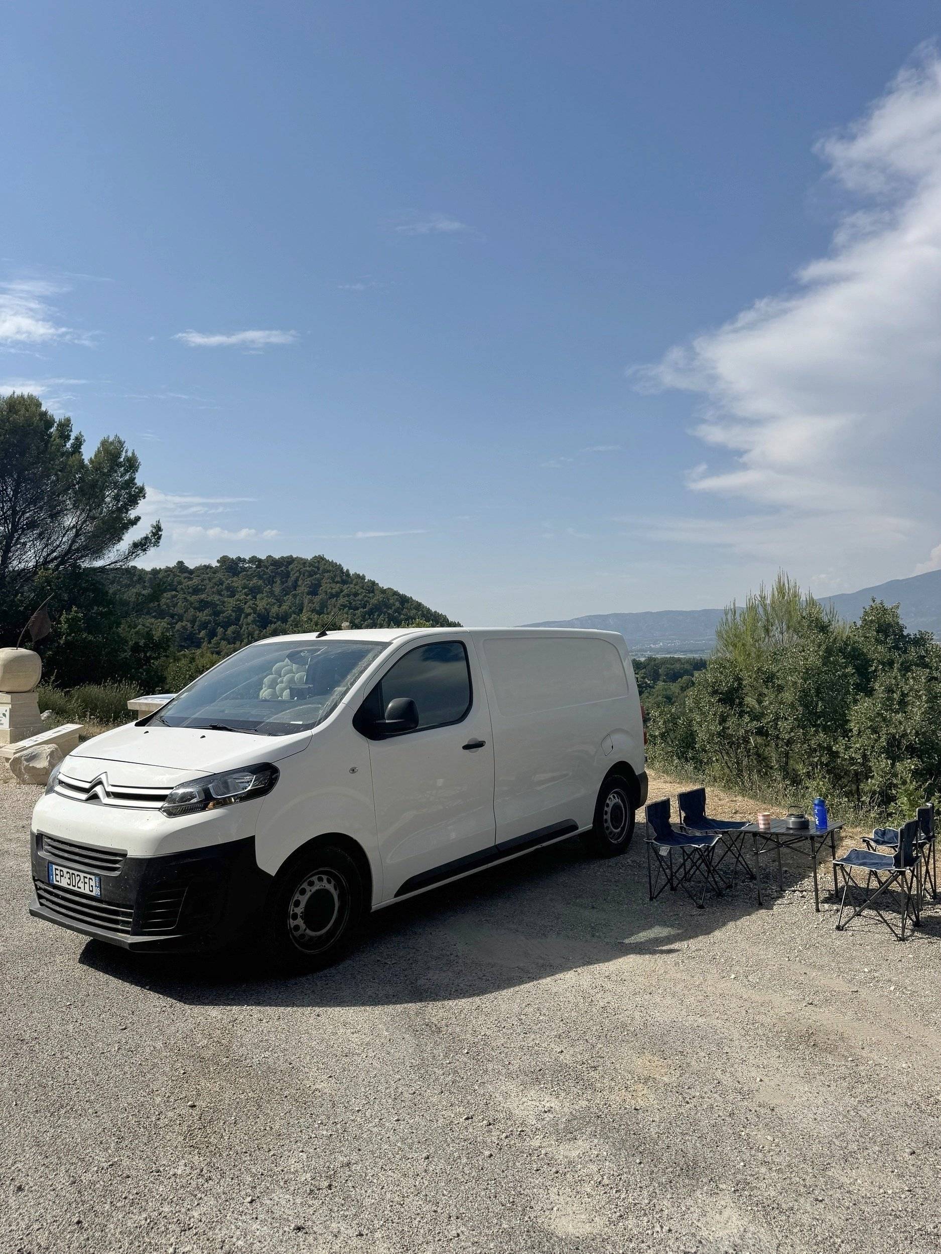 Front view from 3/4 Citroën jumpy 2.0 120 - Yescapa