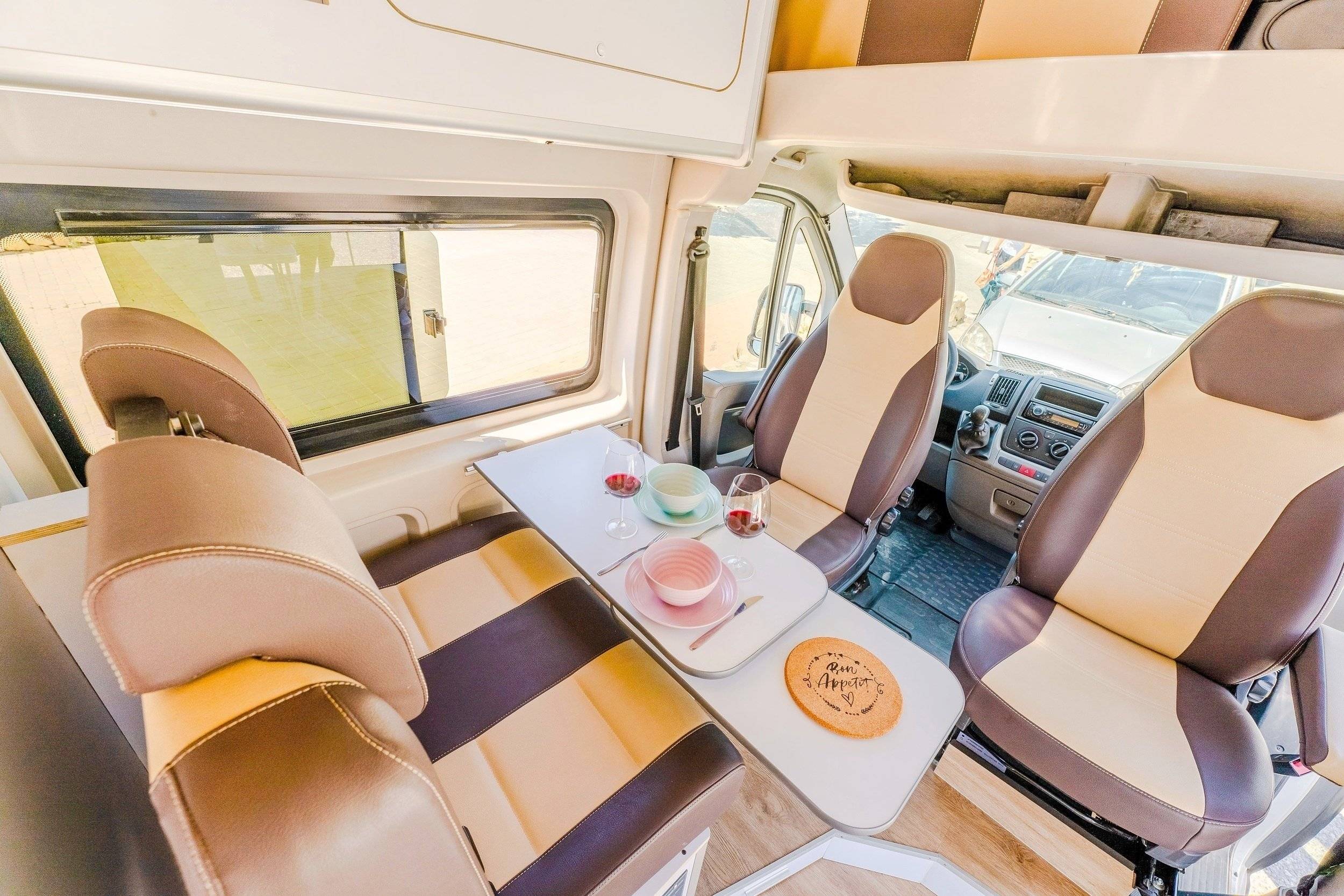 Menjador Peugeot PEUGEOT BOXER L3H3 - Yescapa