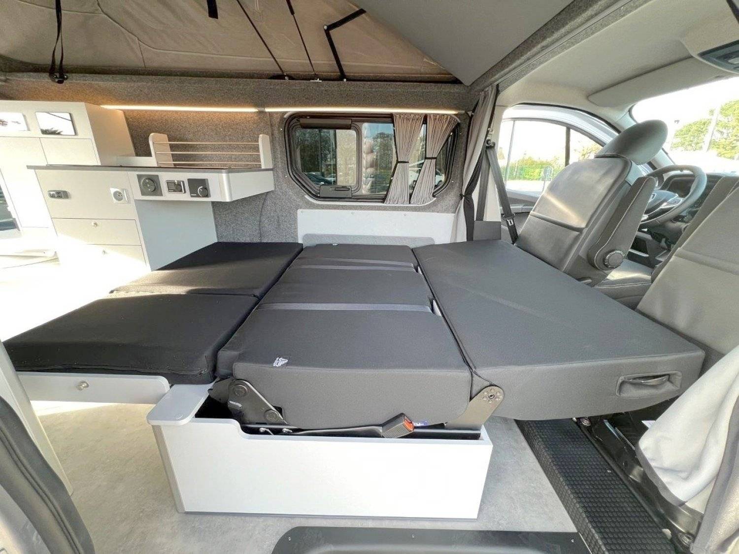 Plazas en cama Ford ford transit - Yescapa