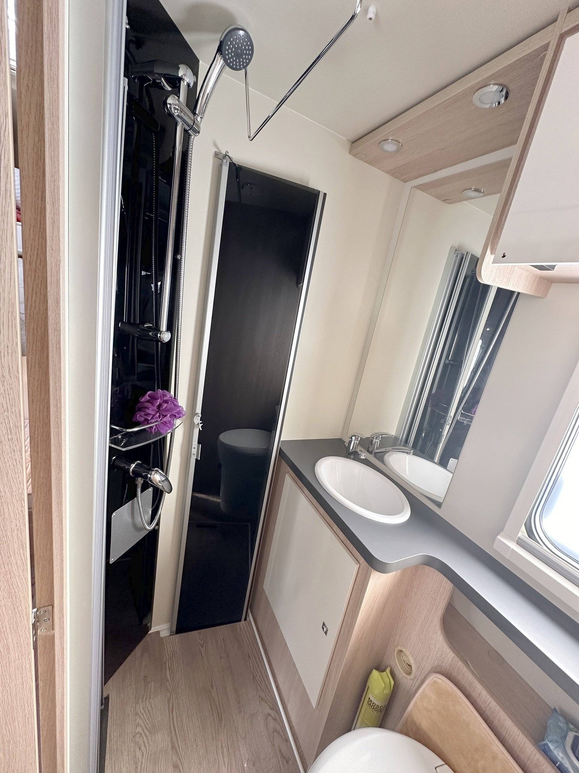 Schlafplätze Ford Transit 2,0 l 170 ch - Yescapa
