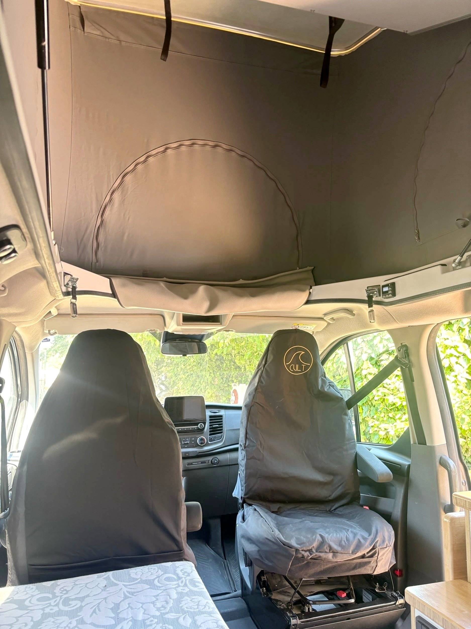 Vista frontale a ¾ Ford Transit Custom 2,0 l 130 ch - Yescapa