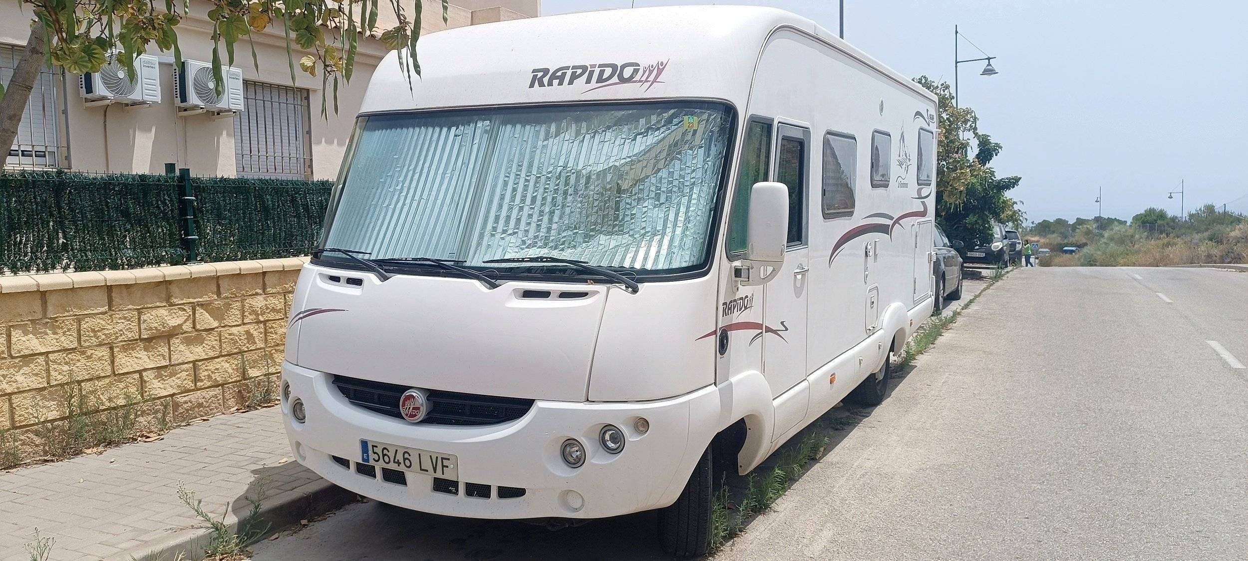 Vista del vehículo ángulo delantero Fiat RAPIDO - Yescapa