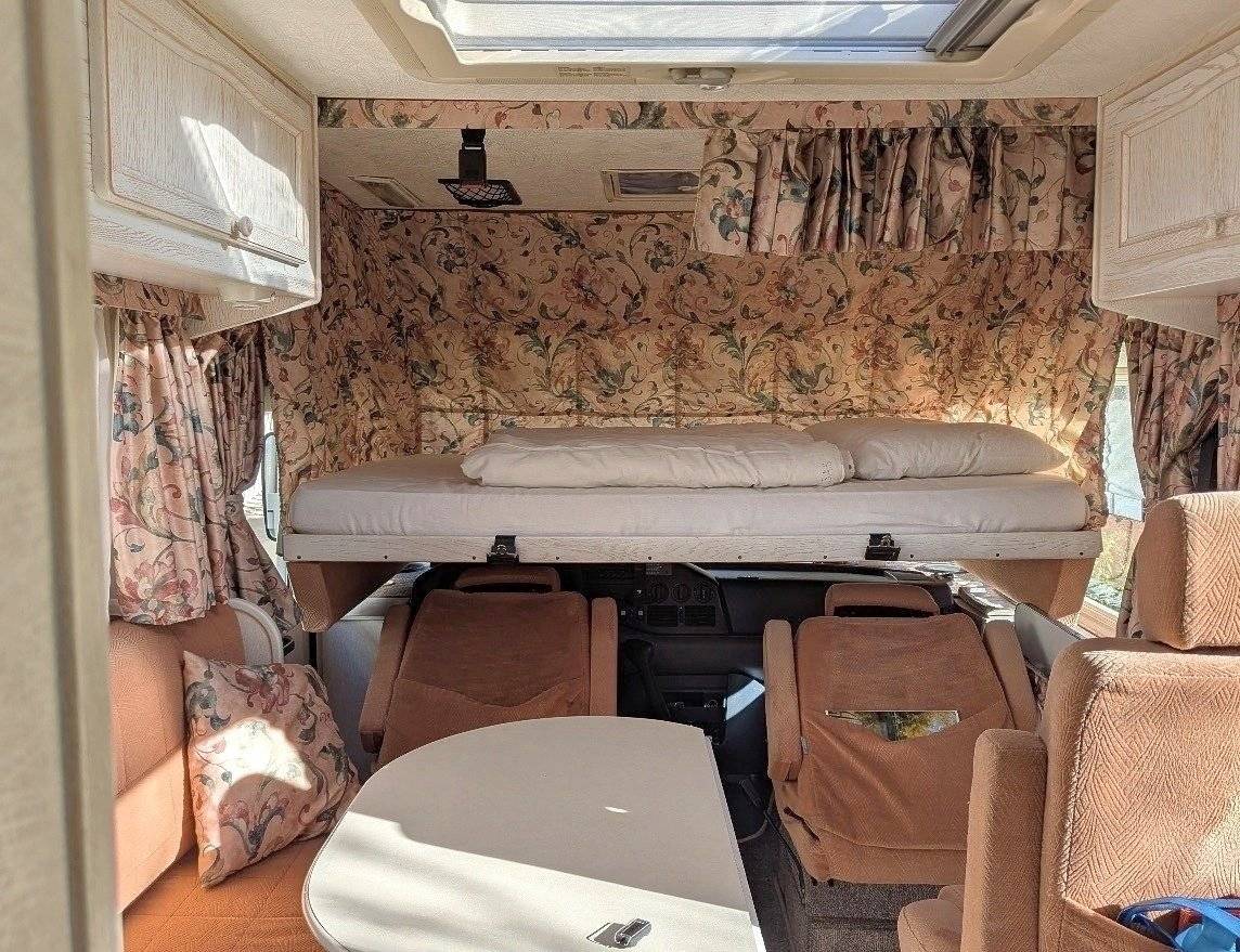 Couchages Mercedes 312D - Yescapa