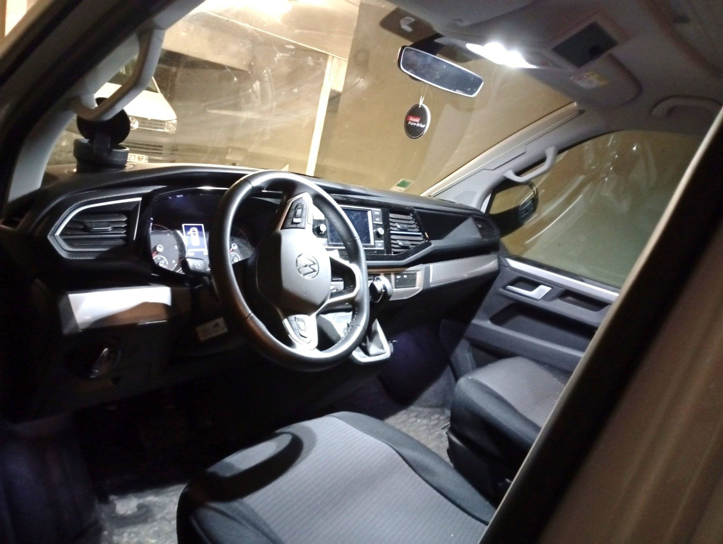 Fahrerbereich Volkswagen california beach - Yescapa