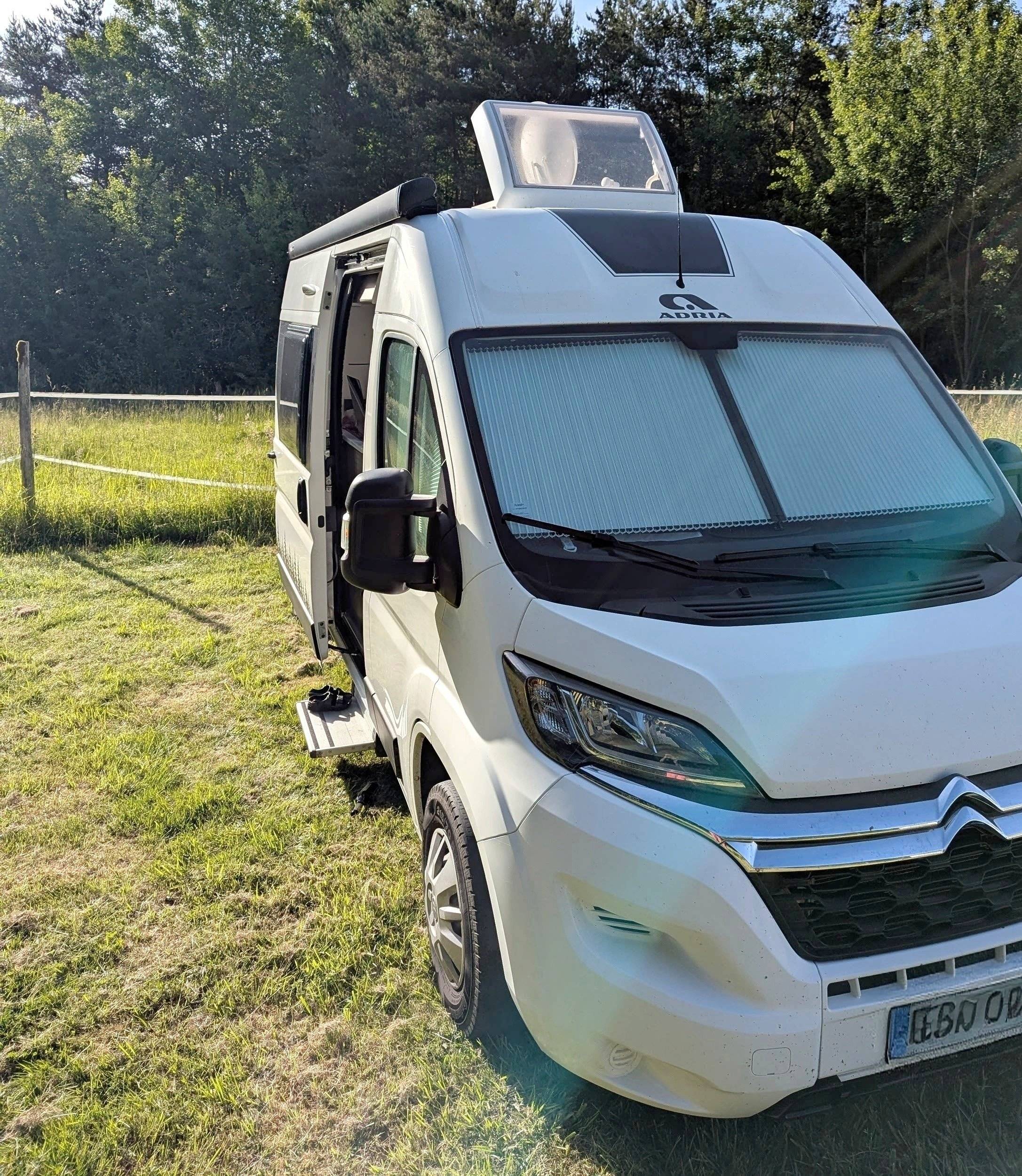 Adria adria twin axess 600 sp family
