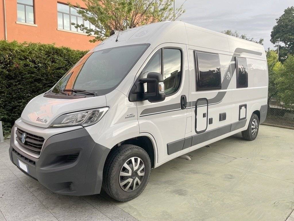 Vista frontale a ¾ Fiat Fiat Multijet 2   2,3 L   150 CV - Yescapa