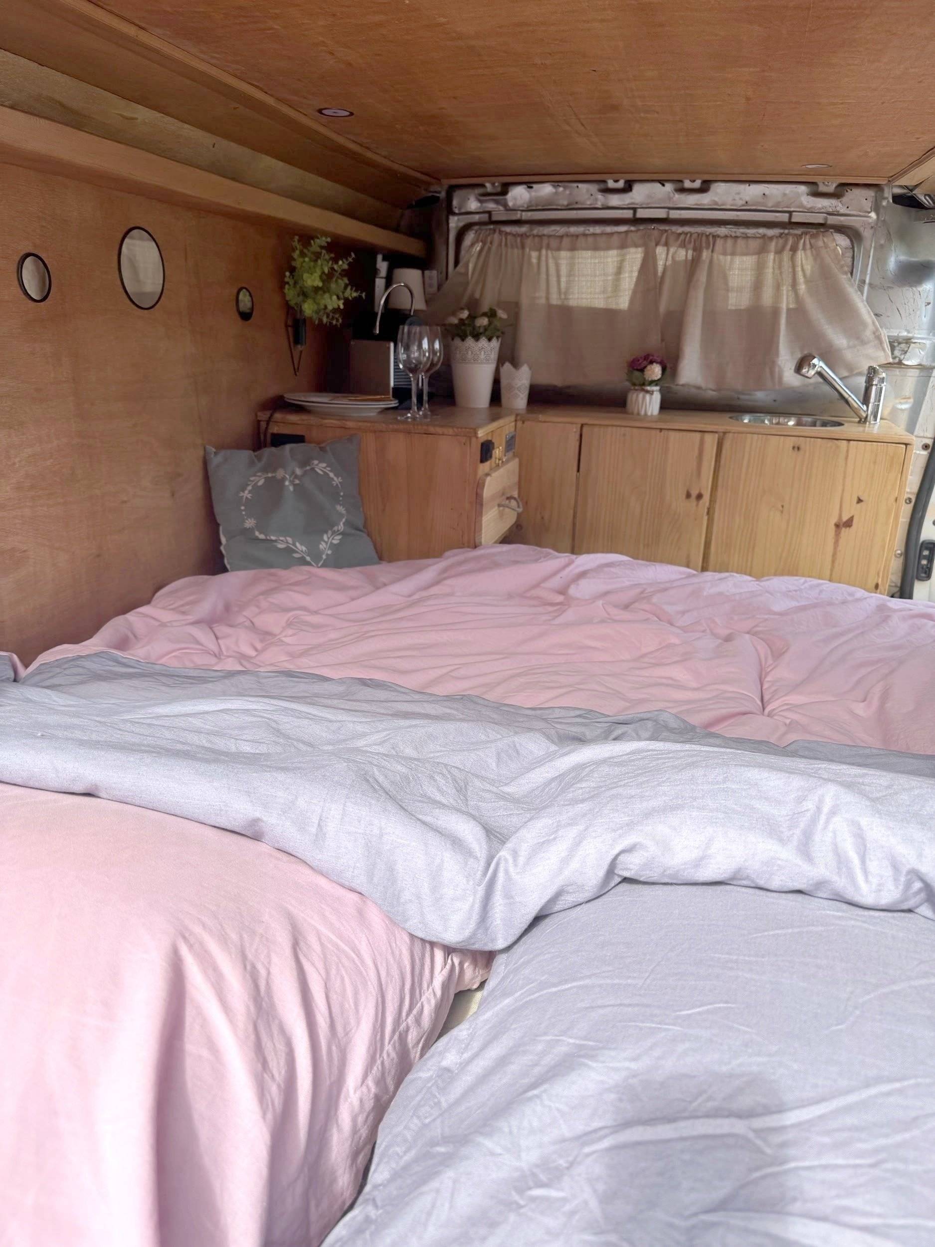 Couchages Renault Trafic L2H1 2 l 120 ch - Yescapa