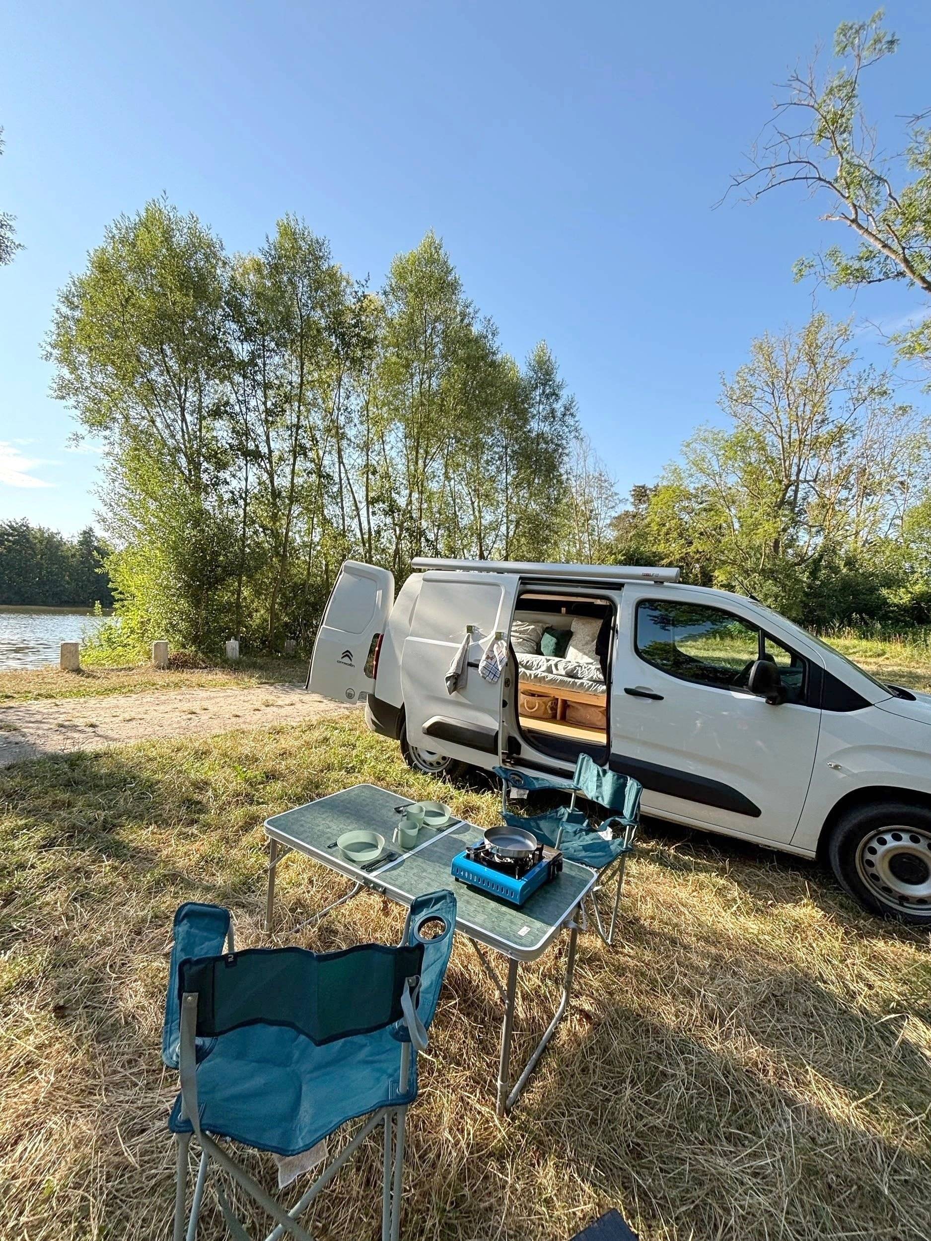 Área de jantar Citroën Berlingo - Yescapa