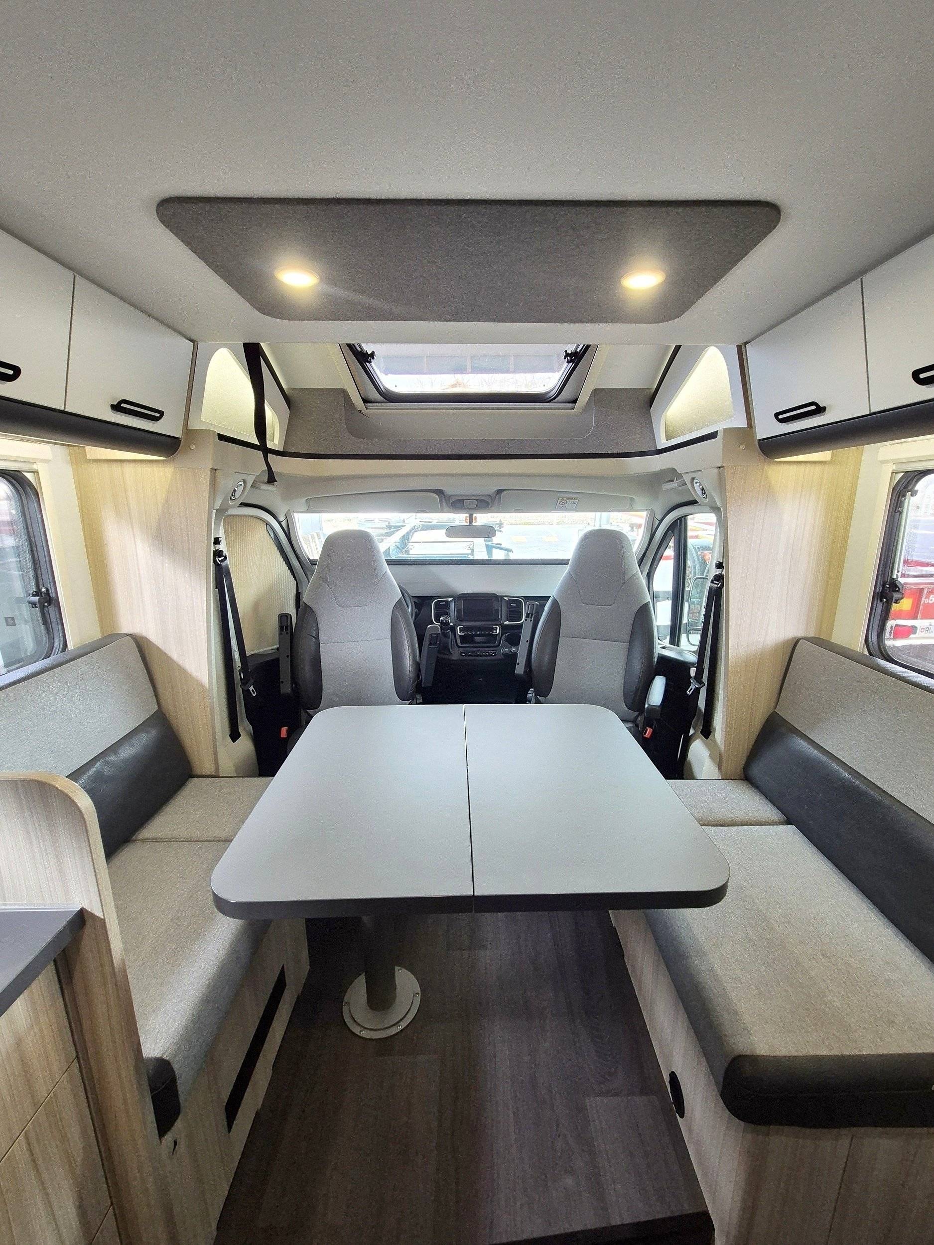 Menjador Fiat Ducato - Yescapa