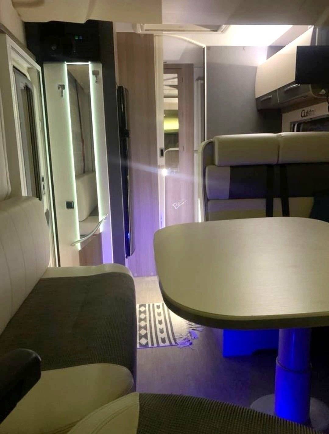 Couchages Fiat Ducato 2,3 l 130 ch - Yescapa