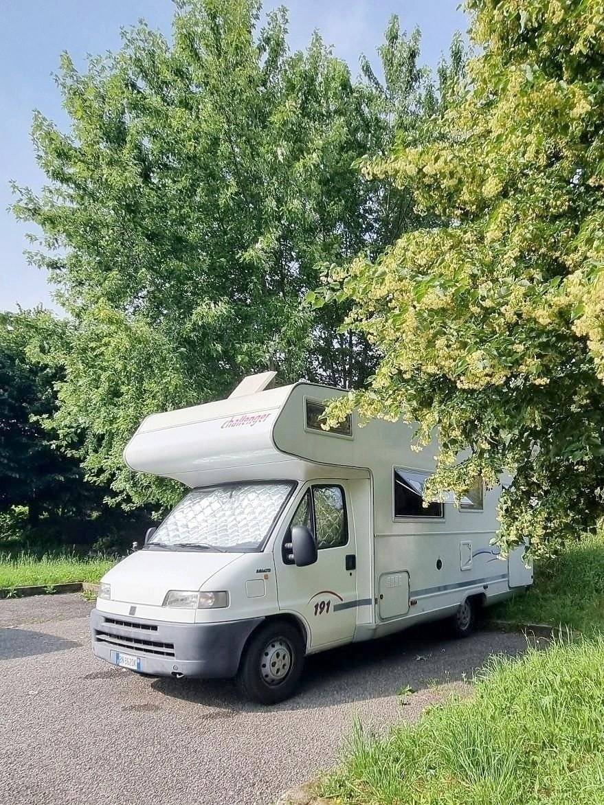 Vista frontale a ¾ Fiat FIAT DUCATO - Yescapa