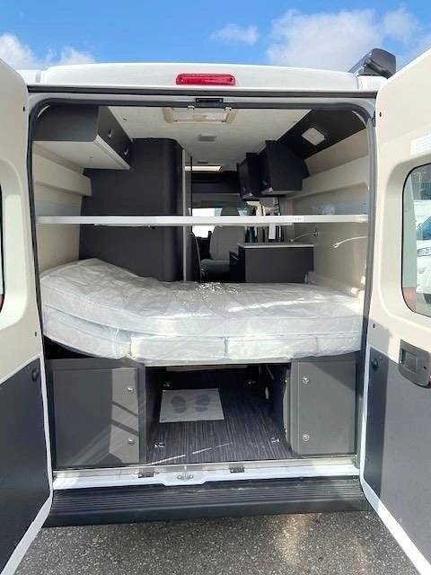 Mclouis Van 3 Maxi Prestige