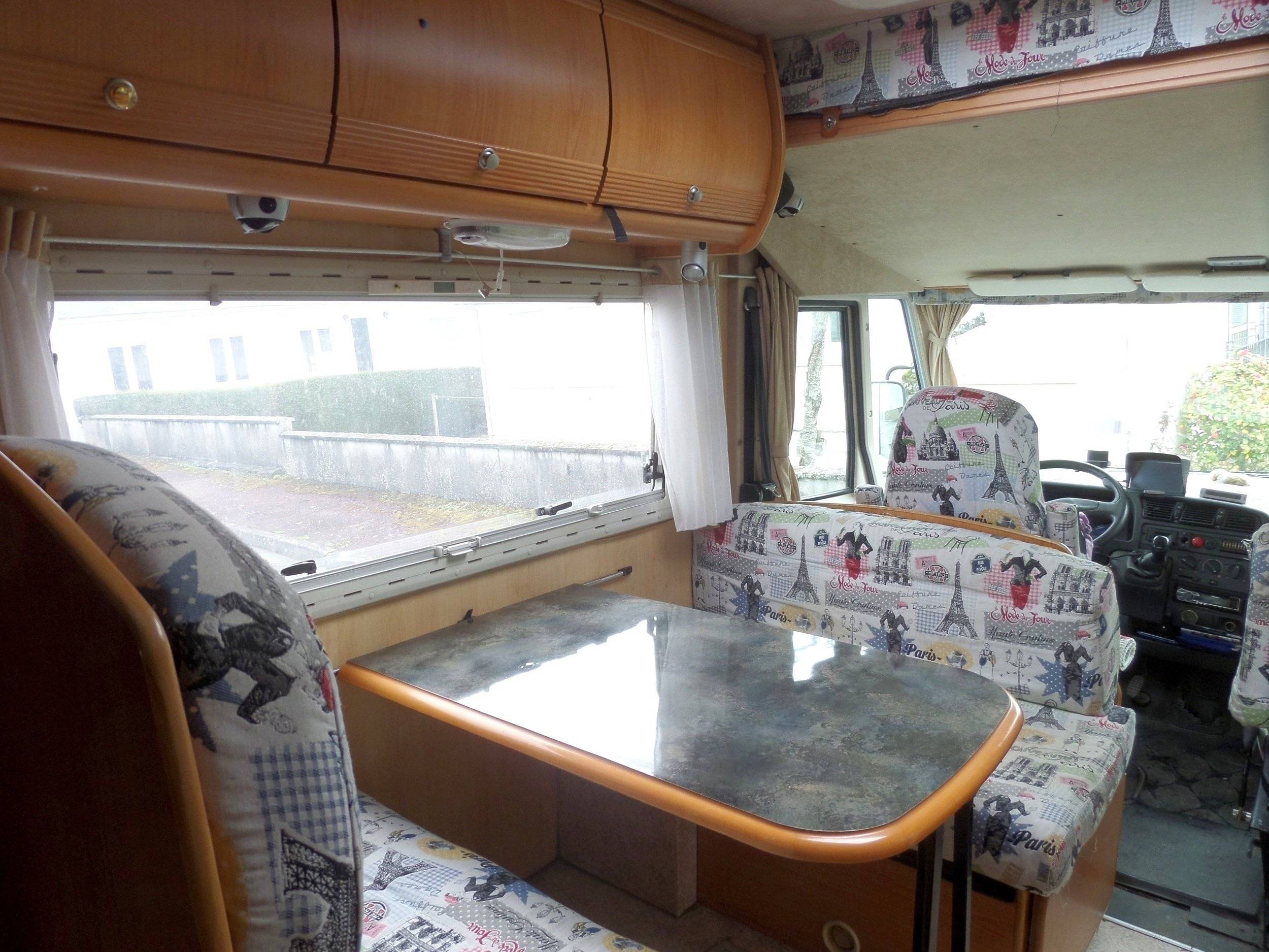 Dining Area Fiat Ducato 2.8 jtd - Yescapa