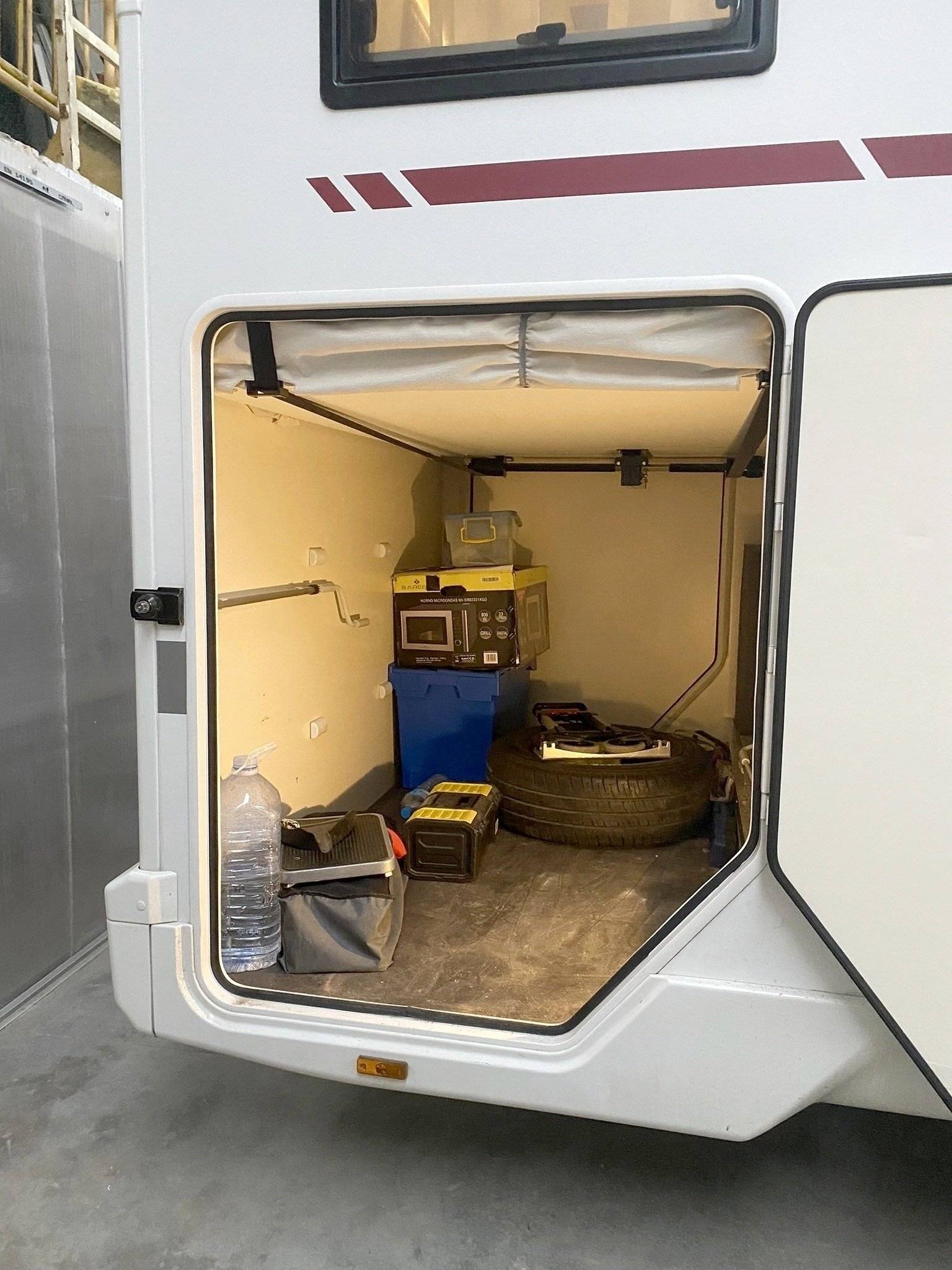 Berth Ford Transit 2.0 TDI 170 CV - Yescapa