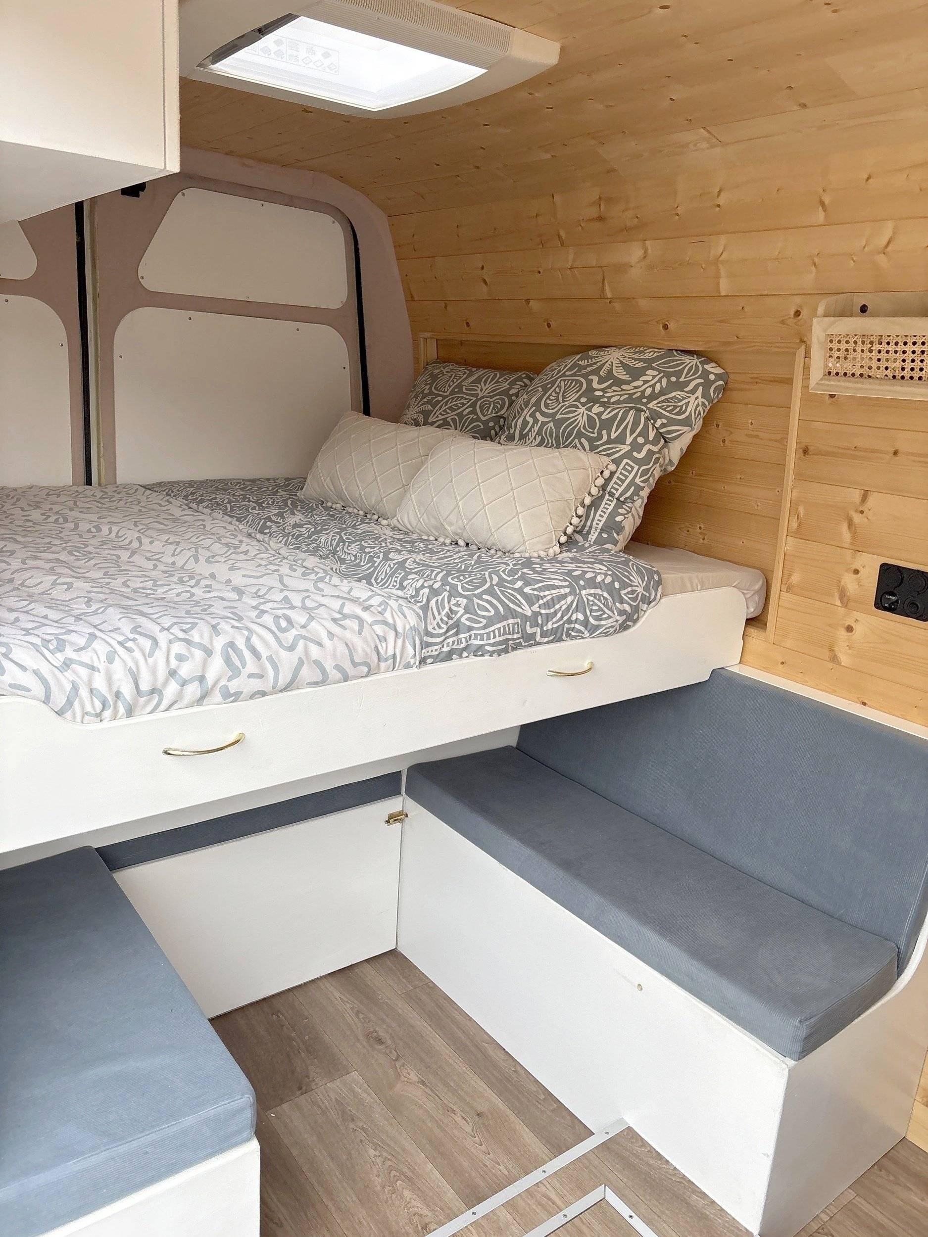 Berth Nissan NV 400 - Yescapa