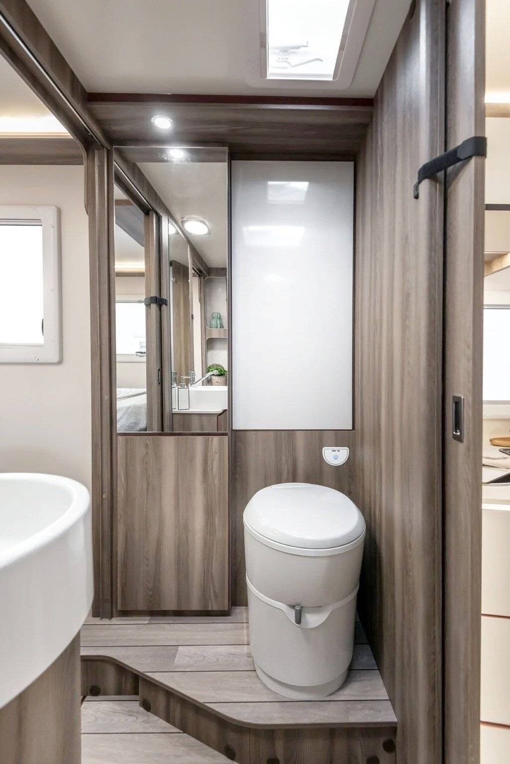 Roller Team Kronos 266 TL - Bavarian Camper 1