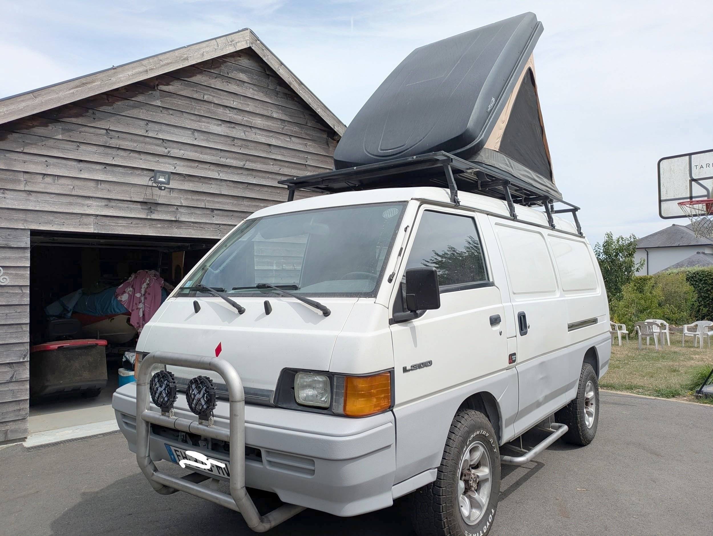 Front view from 3/4 Mitsubishi - Yescapa