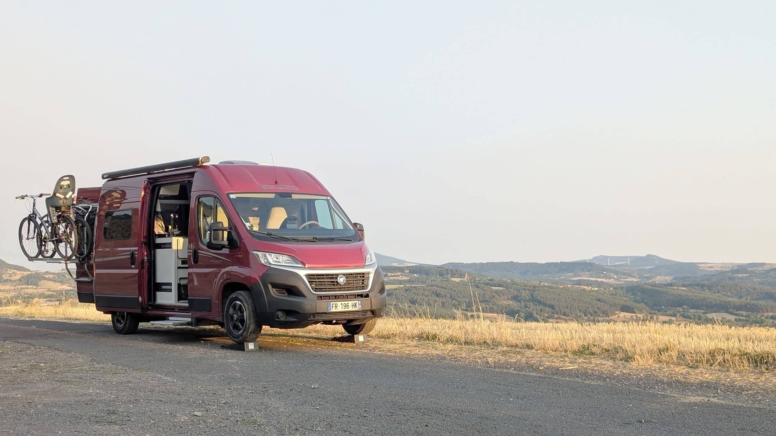 schräge Vorderansicht Fiat Ducato 2,3 l 140 CV - Yescapa