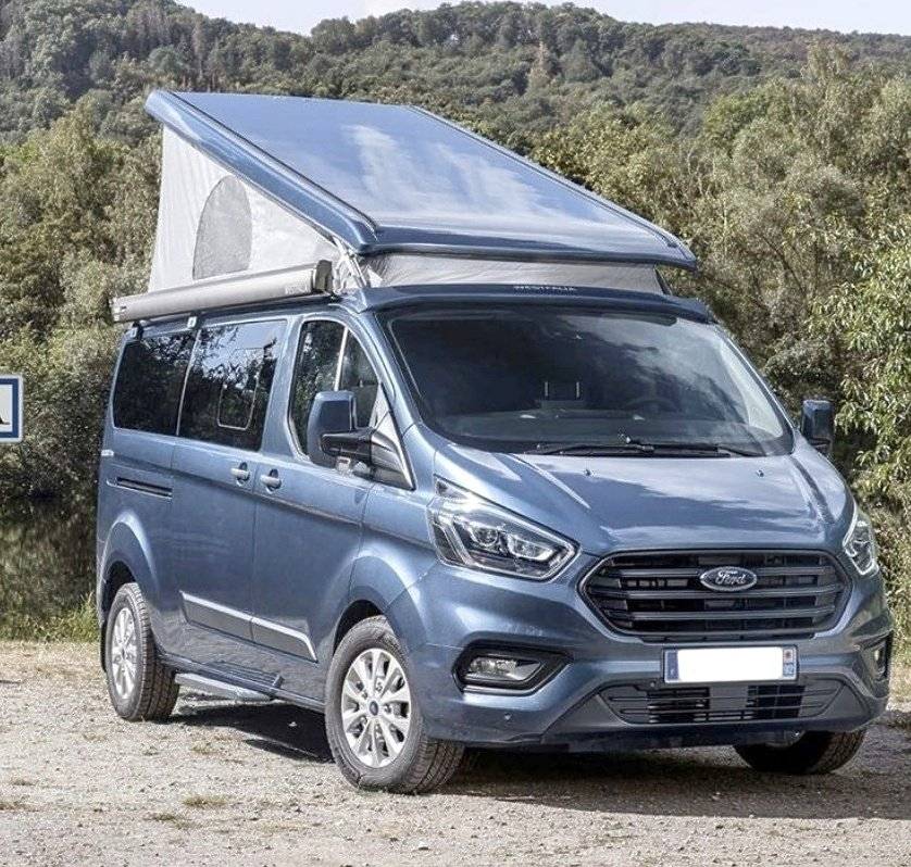 Vista de 3/4 Ford Custom 2,0 l 105 ch - Yescapa