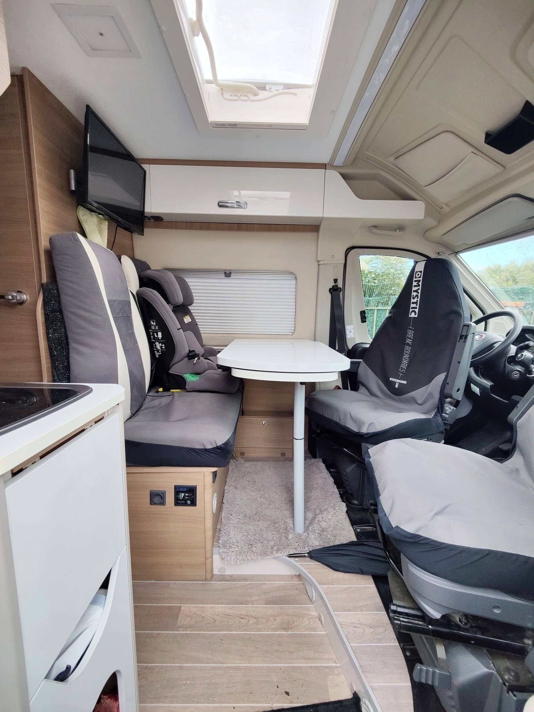 Coin repas Fiat Fiat Ducato, 2.3 l 140 Multijet, Euro 6d-Temp - Yescapa