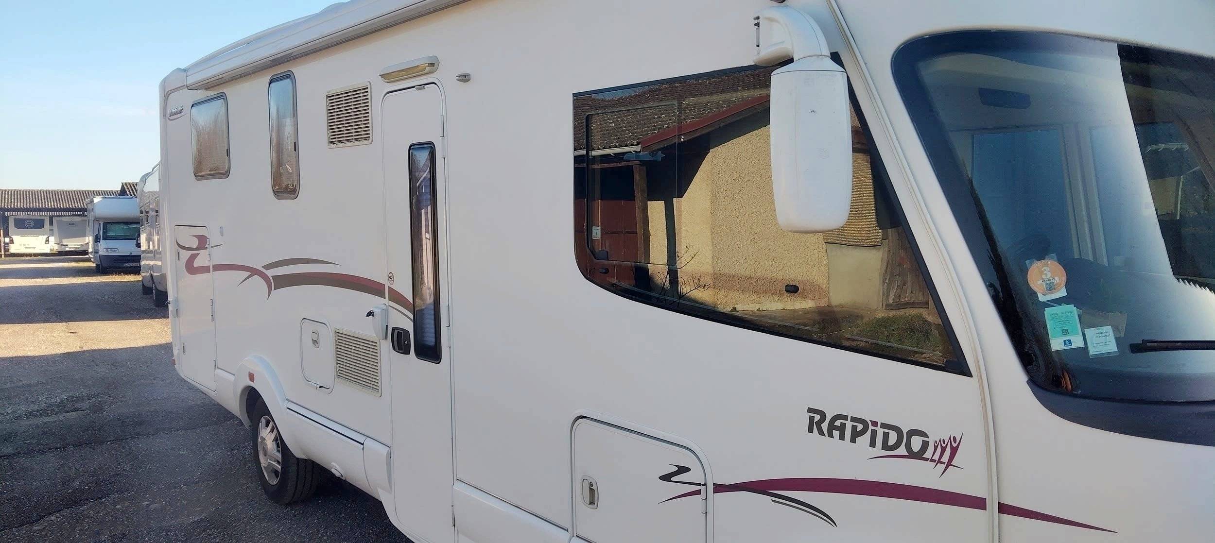 schräge Vorderansicht Fiat 2,3 l 130 ch. - Yescapa