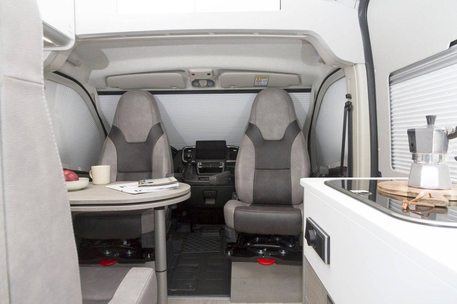 Dining Area Fiat Ducato 2,2 l Multijet 130 ch. - Yescapa