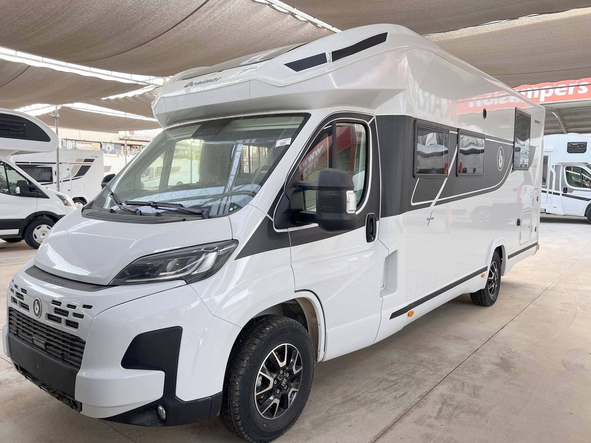 Front view from 3/4 Fiat - Yescapa