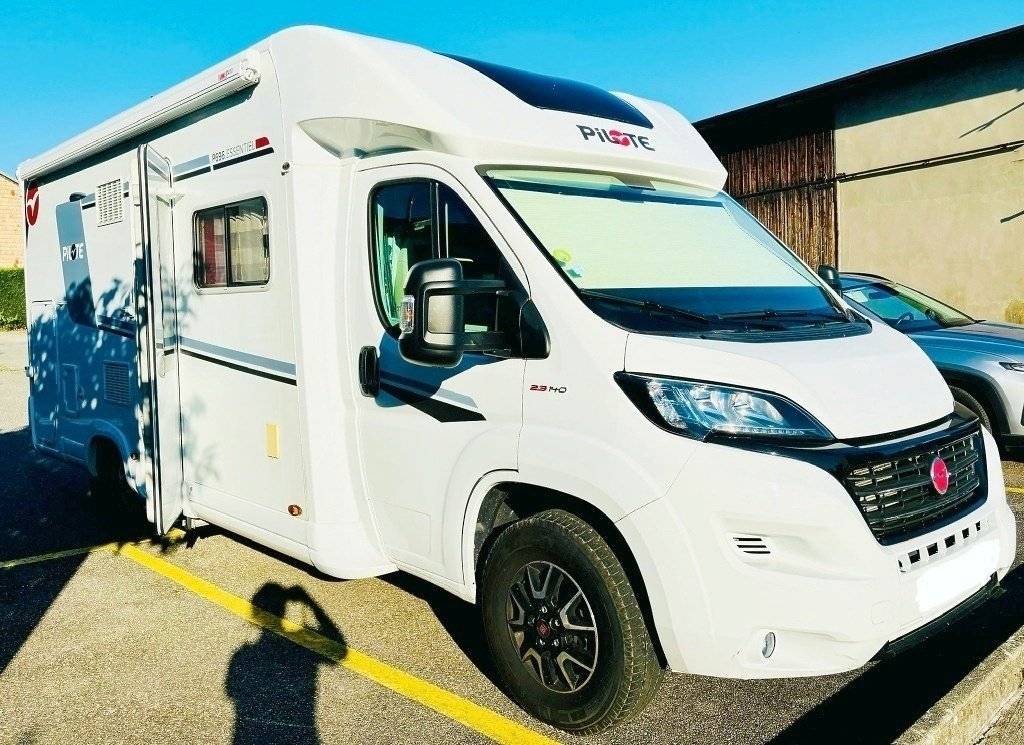 Front view from 3/4 Fiat Fiat - Yescapa
