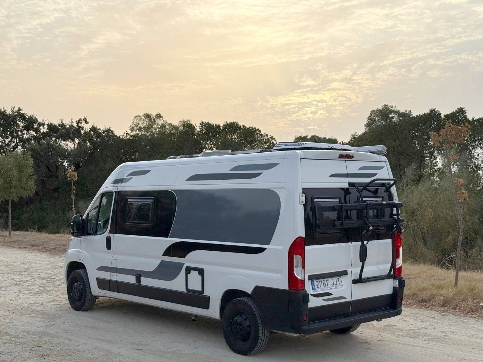 Vista parte trasera del vehículo Citroën - Yescapa