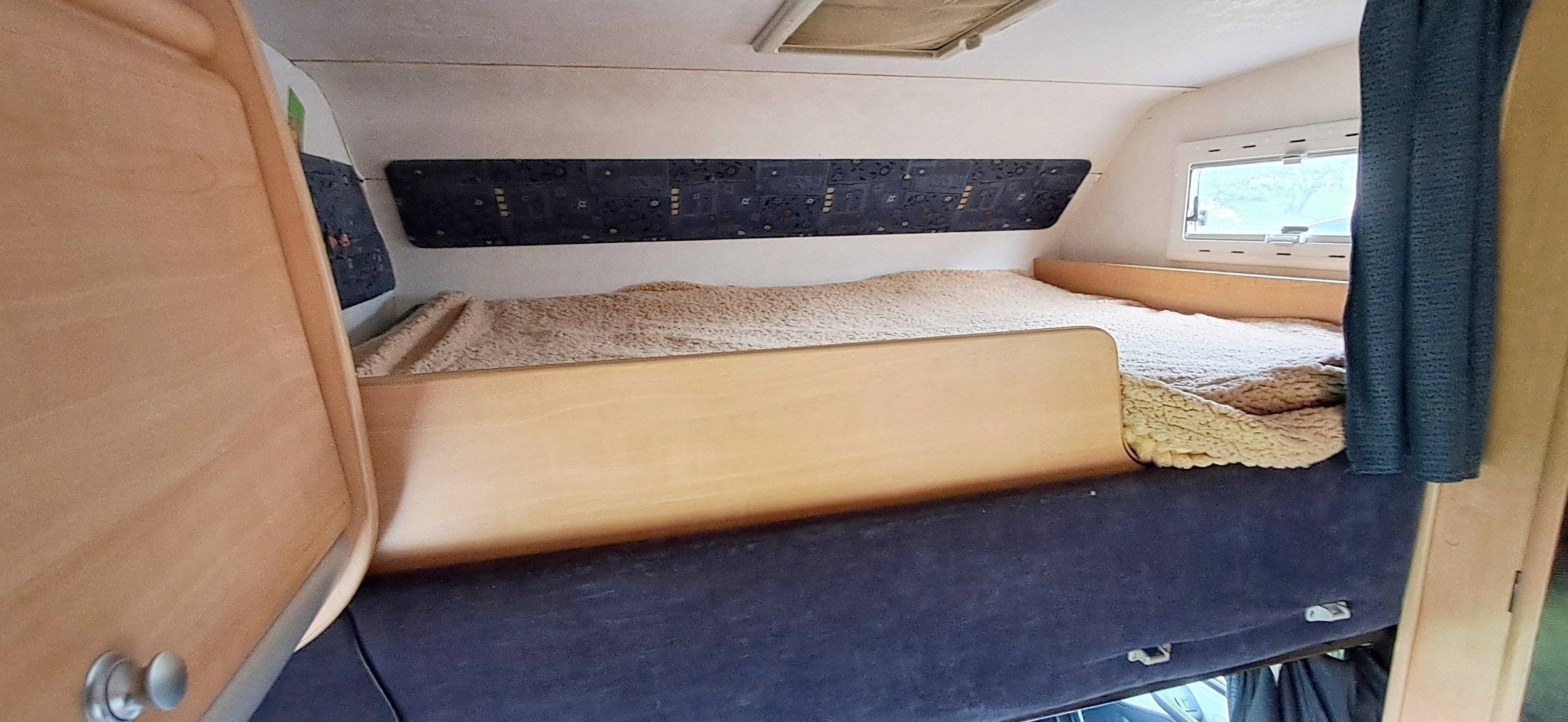Berth Fiat Ducato 2.8 JTD - Yescapa