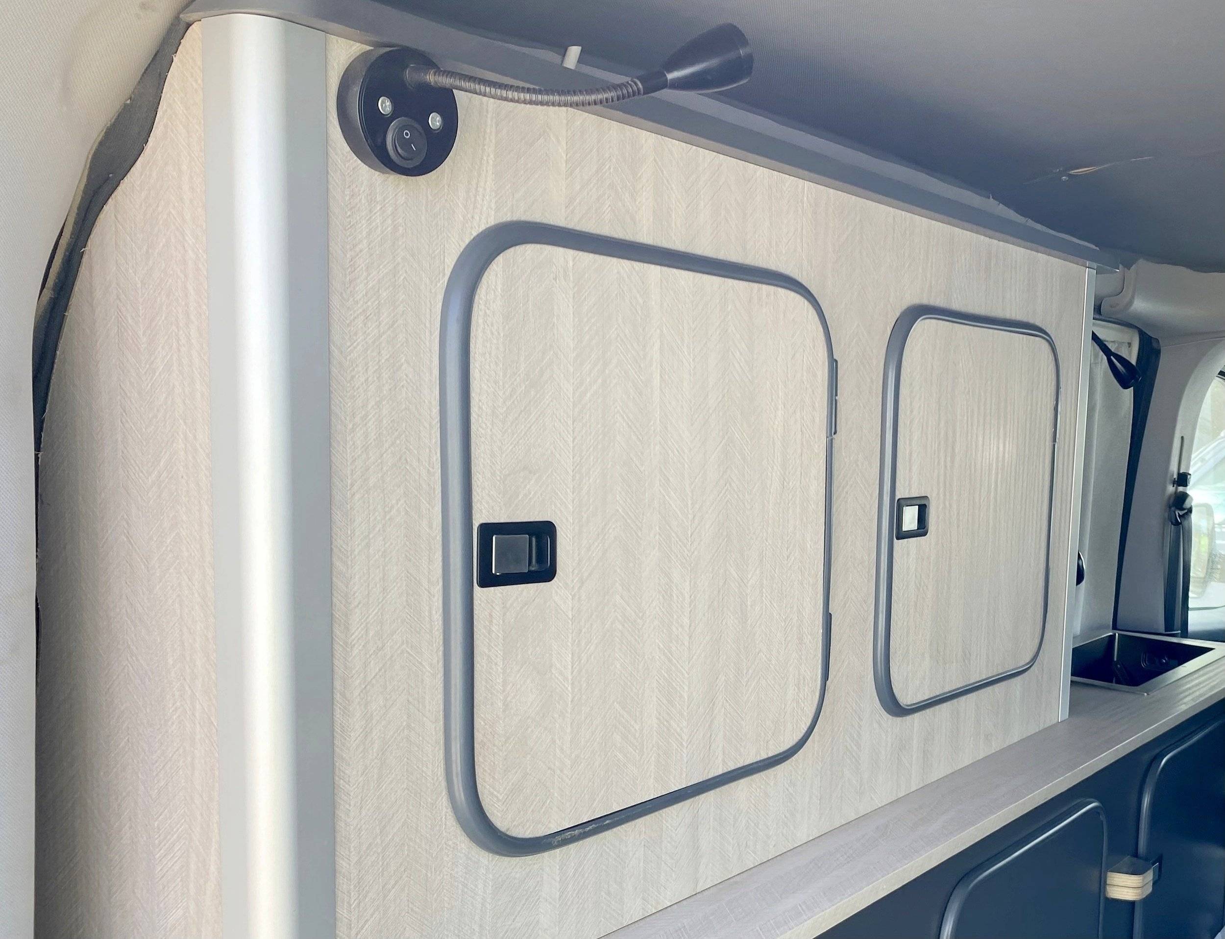 schräge Vorderansicht Fiat Doblo panorama 105 - Yescapa