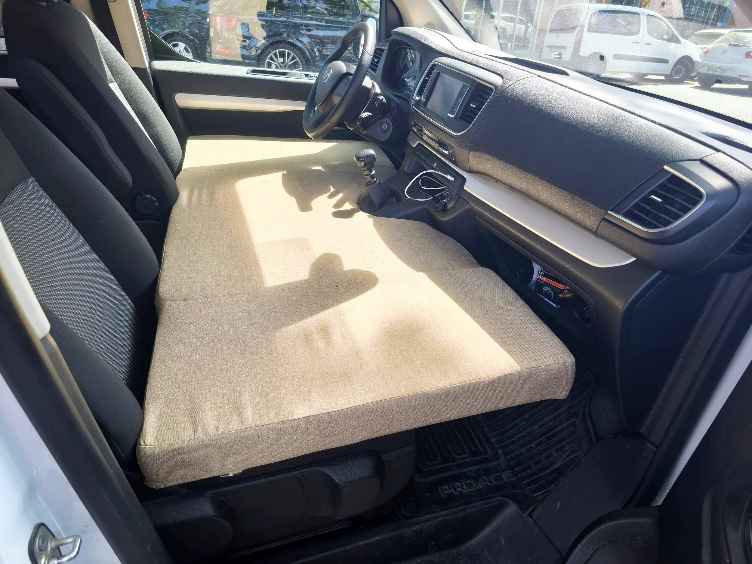 Berth Toyota Pro Ace - Yescapa