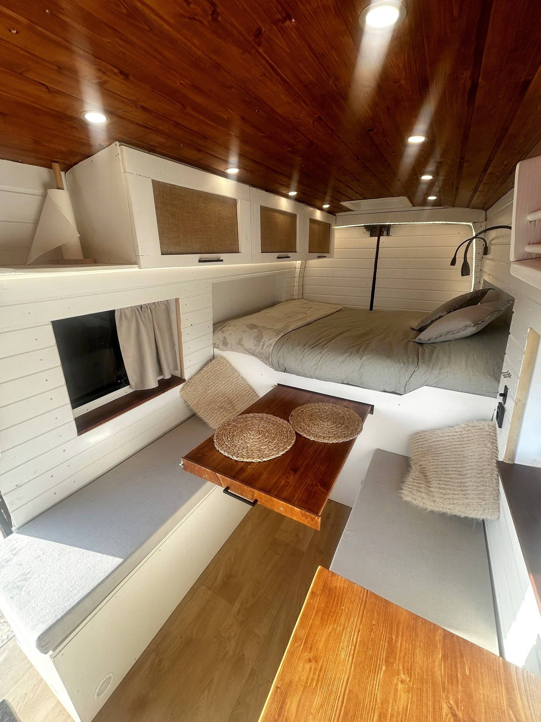 Car Caravane Transit 2,0 l 155 ch
