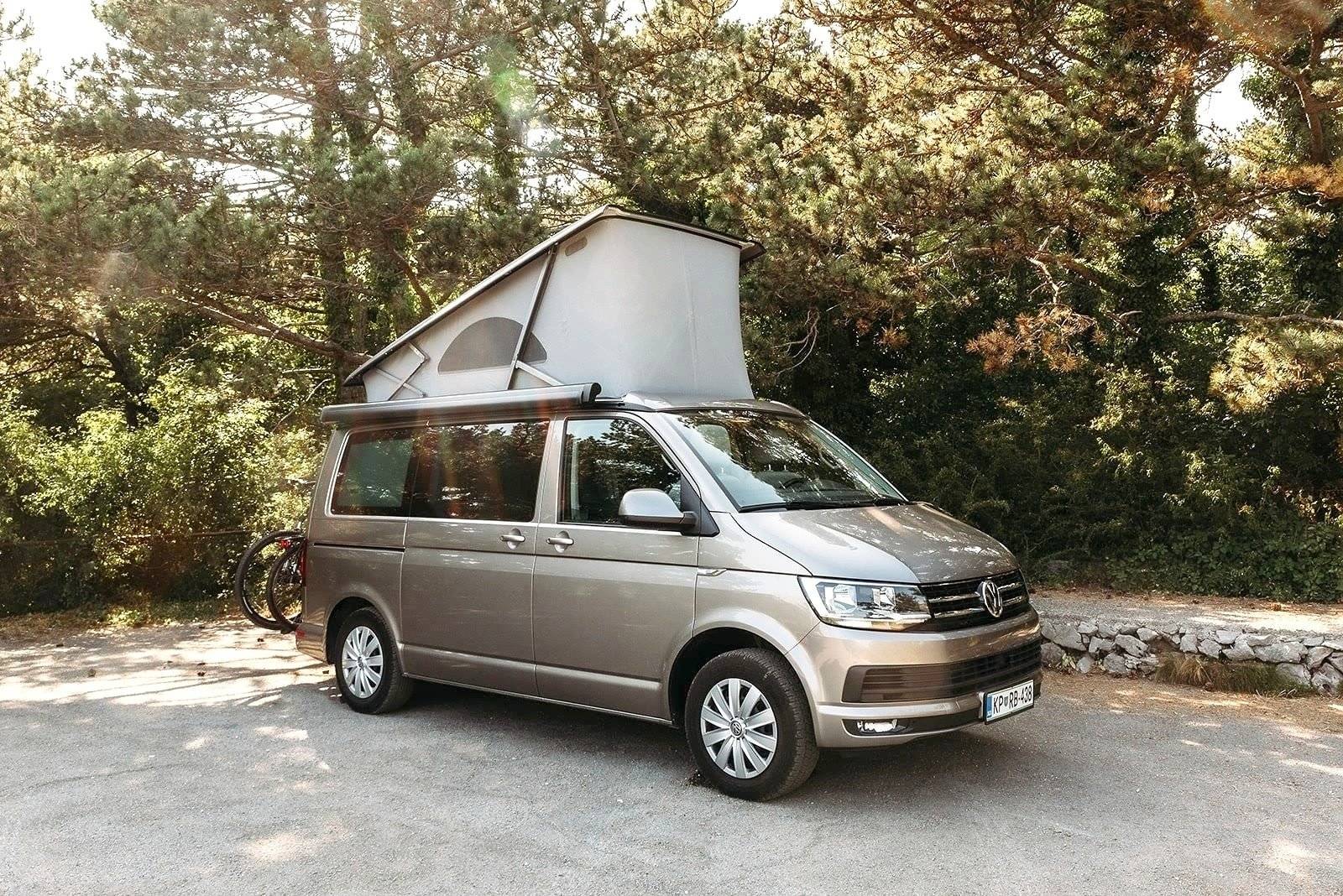 Front view from 3/4 Volkswagen VOLKSWAGEN CALIFORNIA - Yescapa