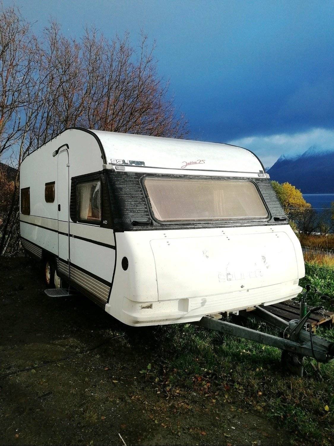 schräge Vorderansicht  - Yescapa