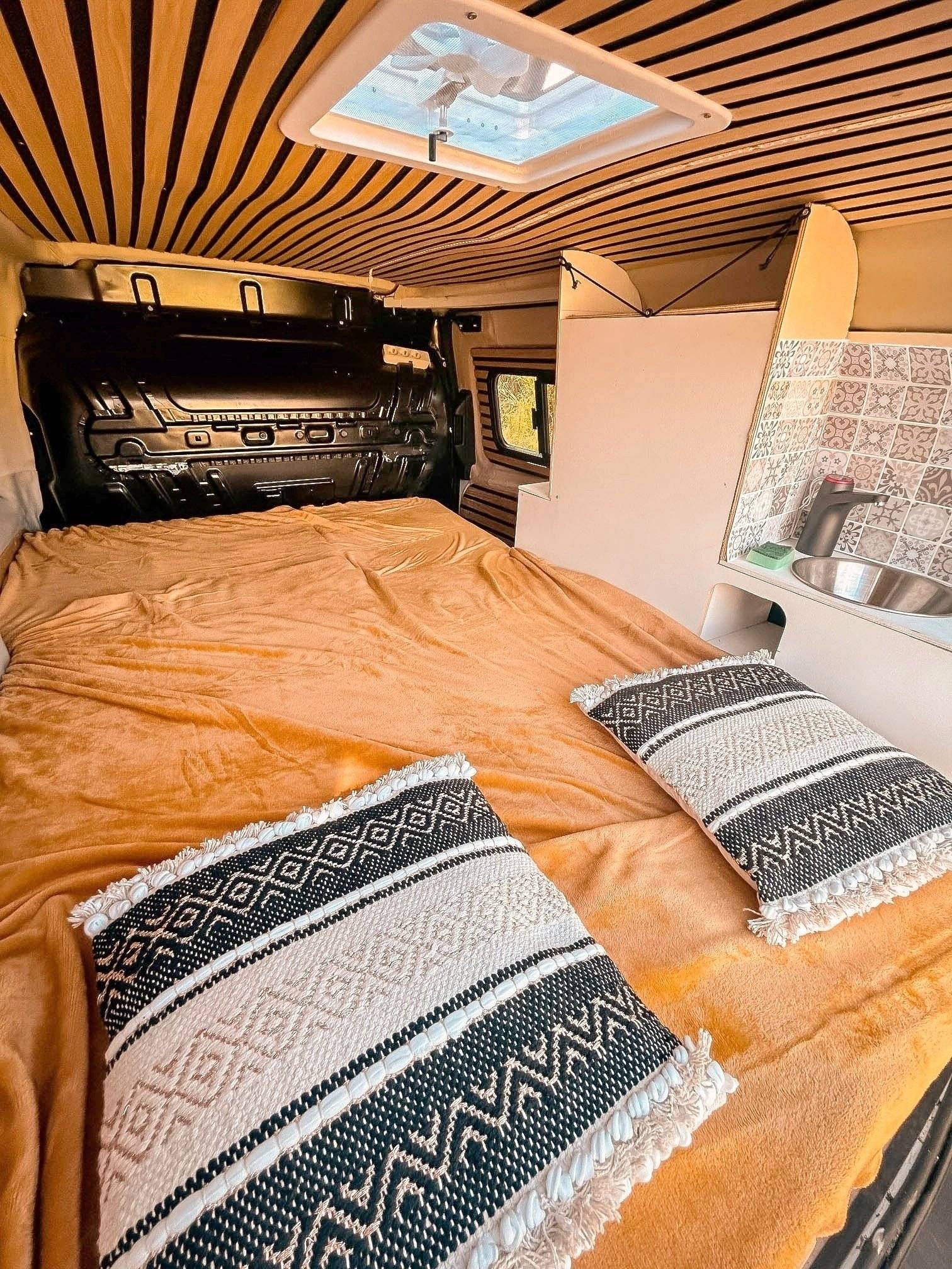 Berth Ford ford transit - Yescapa