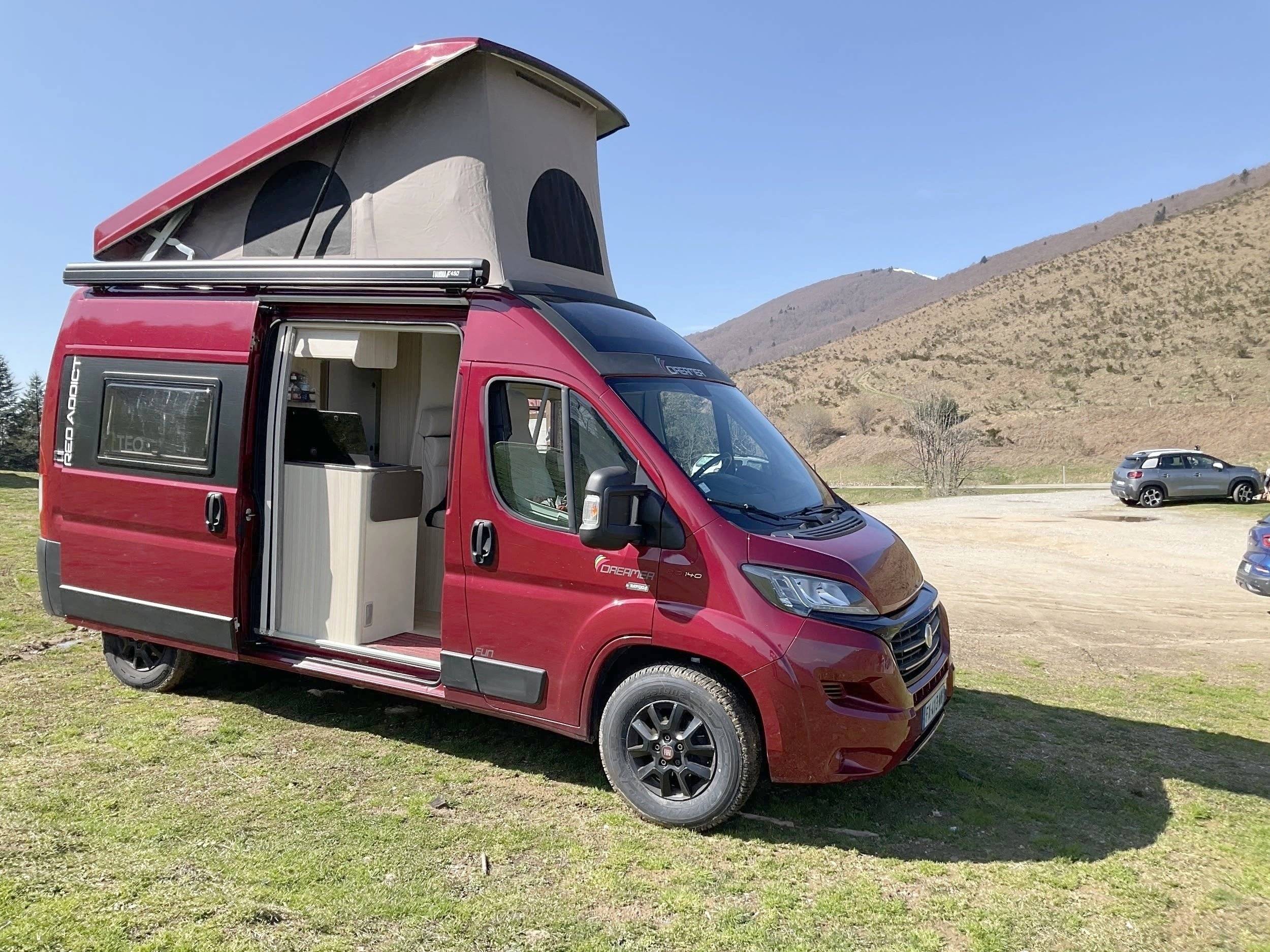 Vue avant de 3/4 Fiat Ducato 2,3 l 140 Multijet - Yescapa