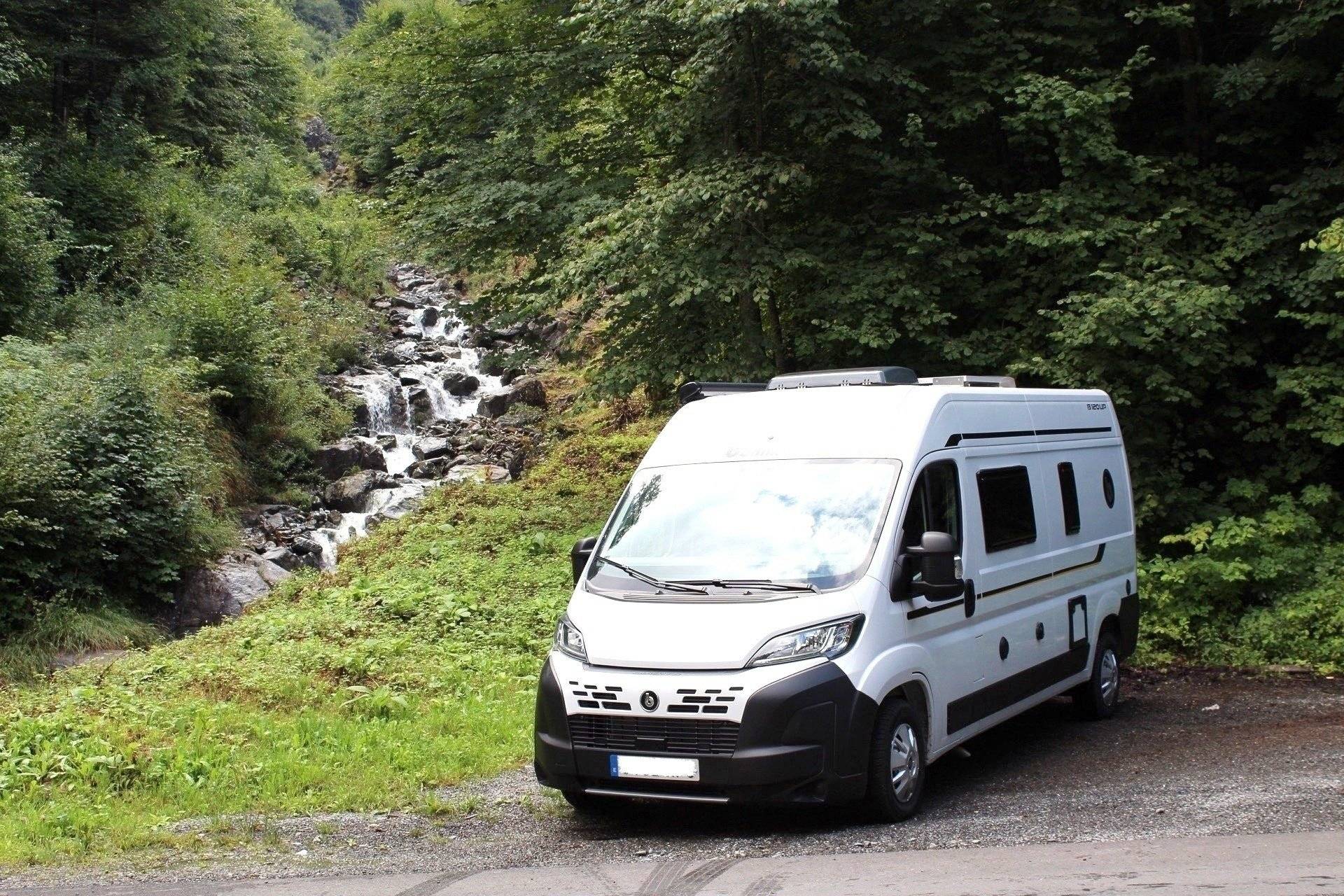 schräge Vorderansicht Fiat DUCATO 140CV - Yescapa
