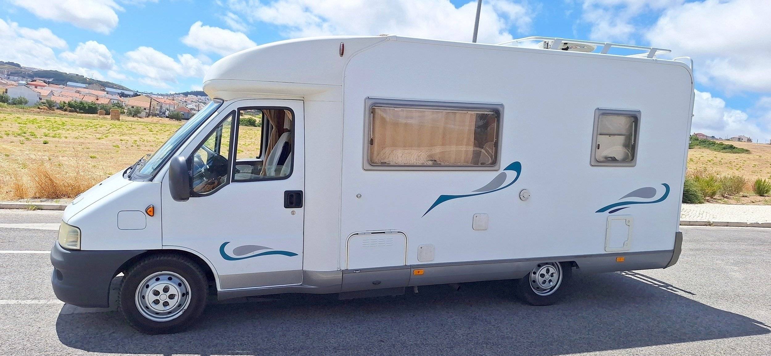 Vista frontale a ¾ Fiat - Yescapa
