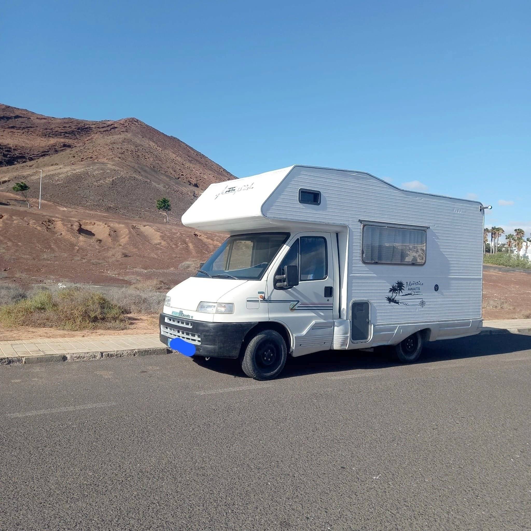 Front view from 3/4 Fiat - Yescapa