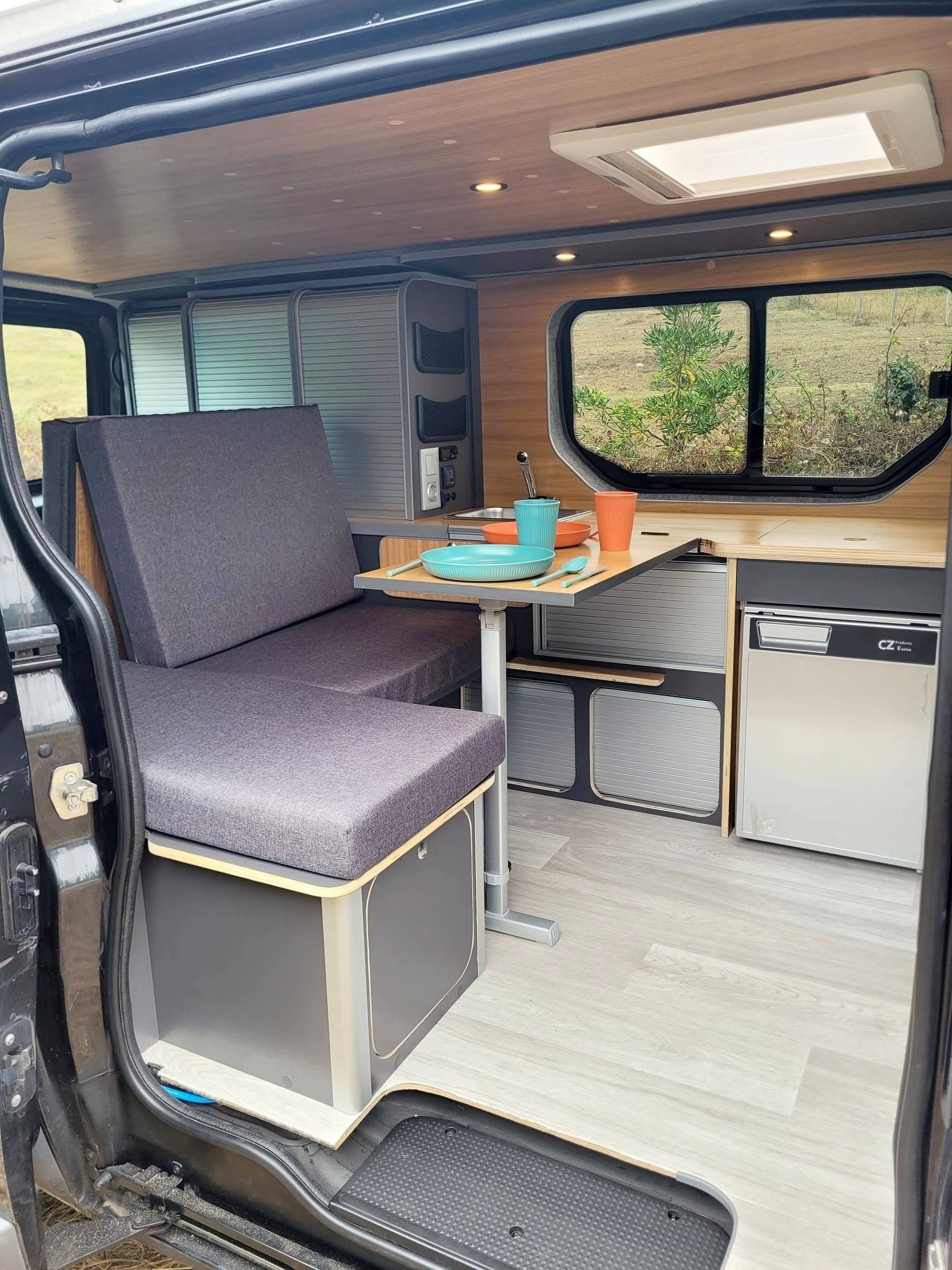 Área de jantar Renault Trafic L2-H1 - Yescapa